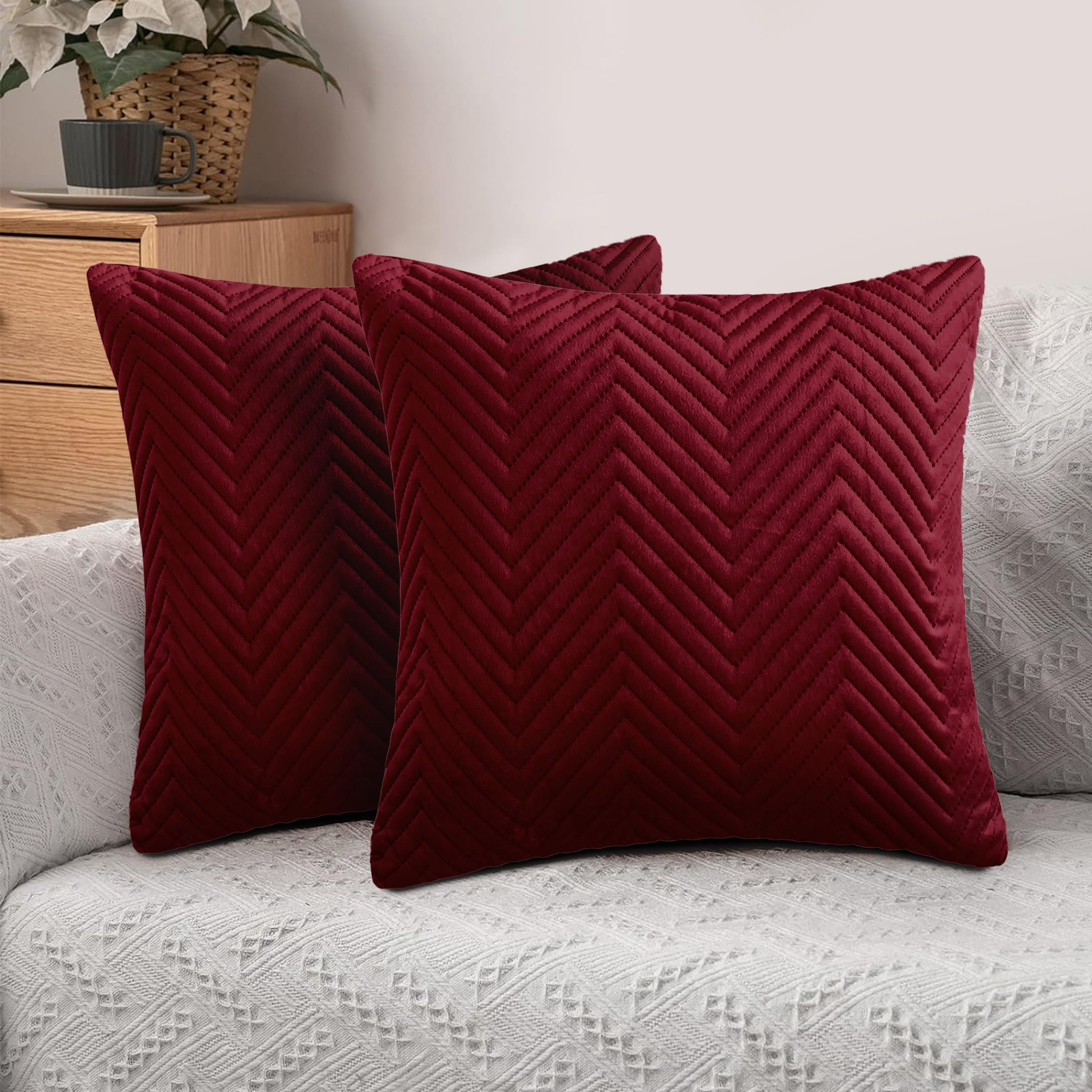 Hafaa Cushions with Covers Included 45 x 45 Cm Set of 4 (2 Burgundy Cushion Covers, 2 Cushion Inserts) - Ultrasonic Velvet Square Throw Pillow Case Sofa Cushion with Invisible Zipper