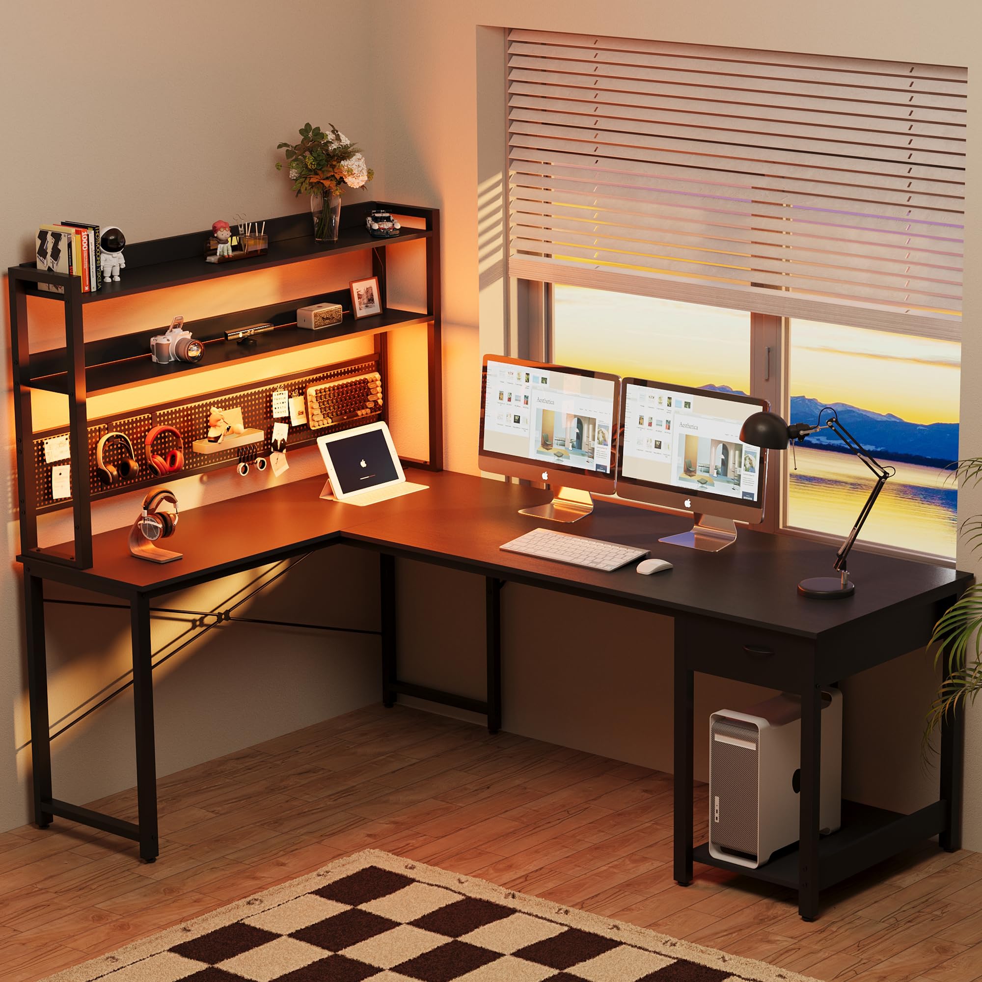 YOUDENOVA Scrivania Gaming con Pannello Forato e Libreria Tavolo Salvaspazio con Cassetti Scrivania Angolare Reversibile con LED e Prese 155x100x152cm Nero