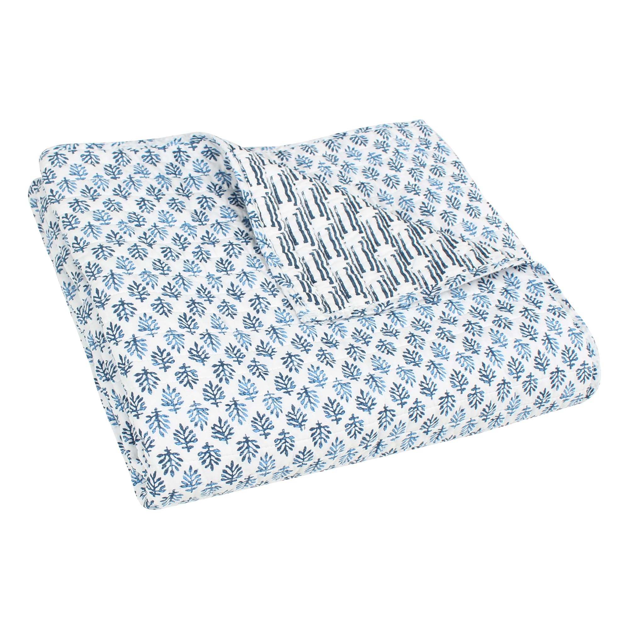 Couvre-lit médaillon bleu marine pour vos moments de détente dans le salon