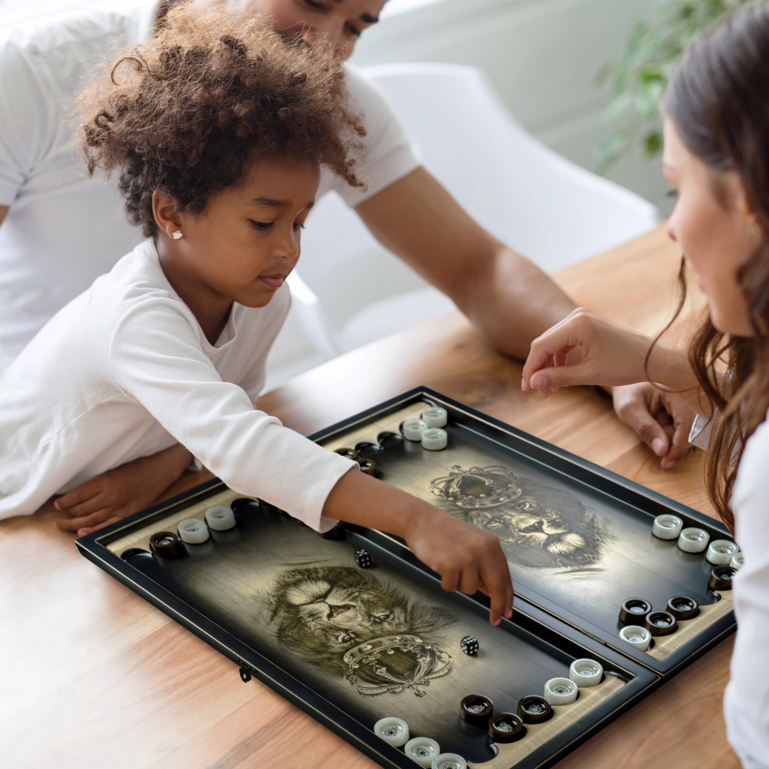 Premium Backgammon drewniany z wzorem lwa i kamieniami do zabawy z żywicy epoksydowej, ręcznie wykonana gra w backgammon, wysokiej jakości walizka z drewna z kamieniami do zabawy