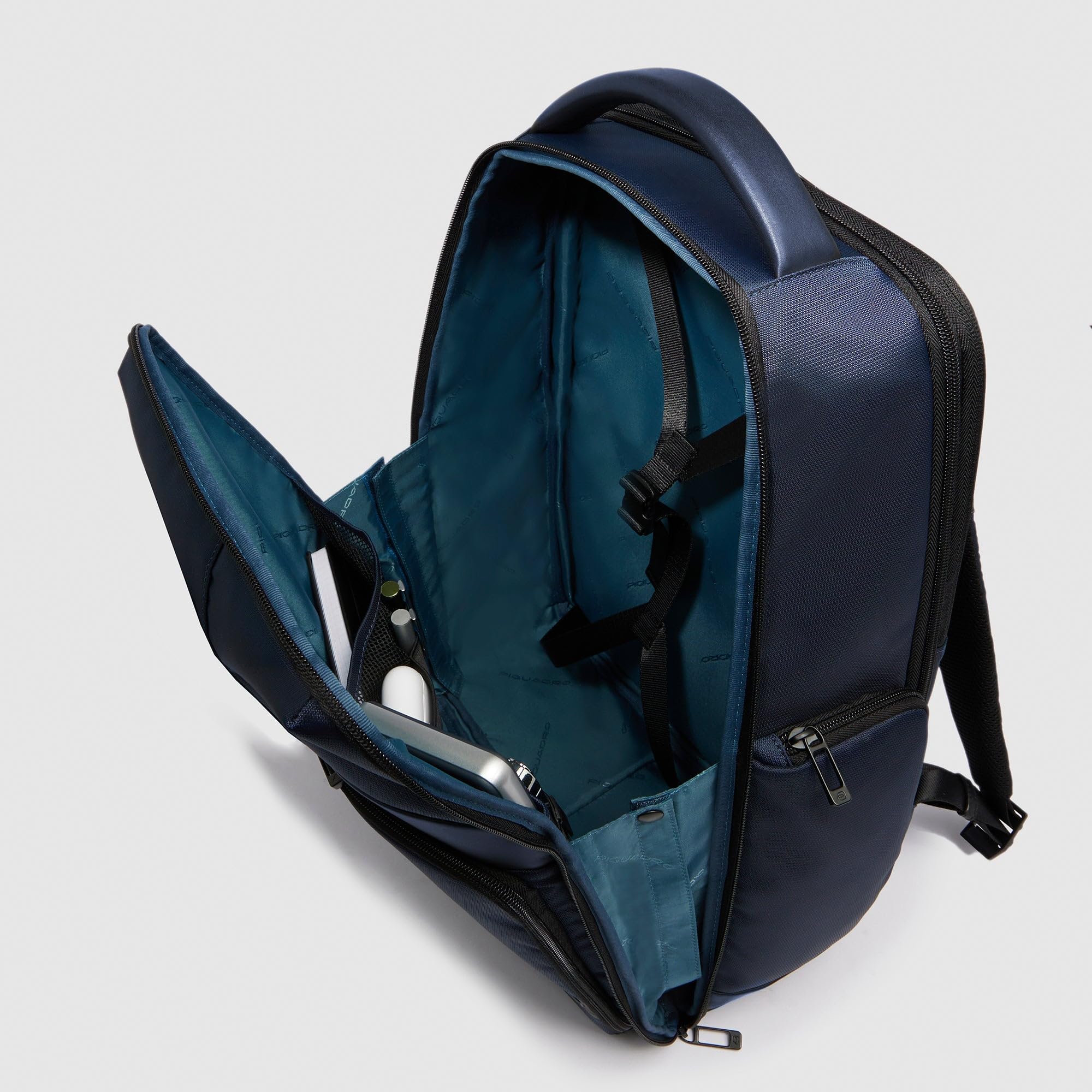 PIQUADRO - Zaino Porta PC 17" in Pelle e Tessuto Tecnico - Uomo - Nero | Aggancio per Trolley, Spallacci imbottiti, Ampio, Vani organizzati, Business, Viaggio, Uso Quotidiano