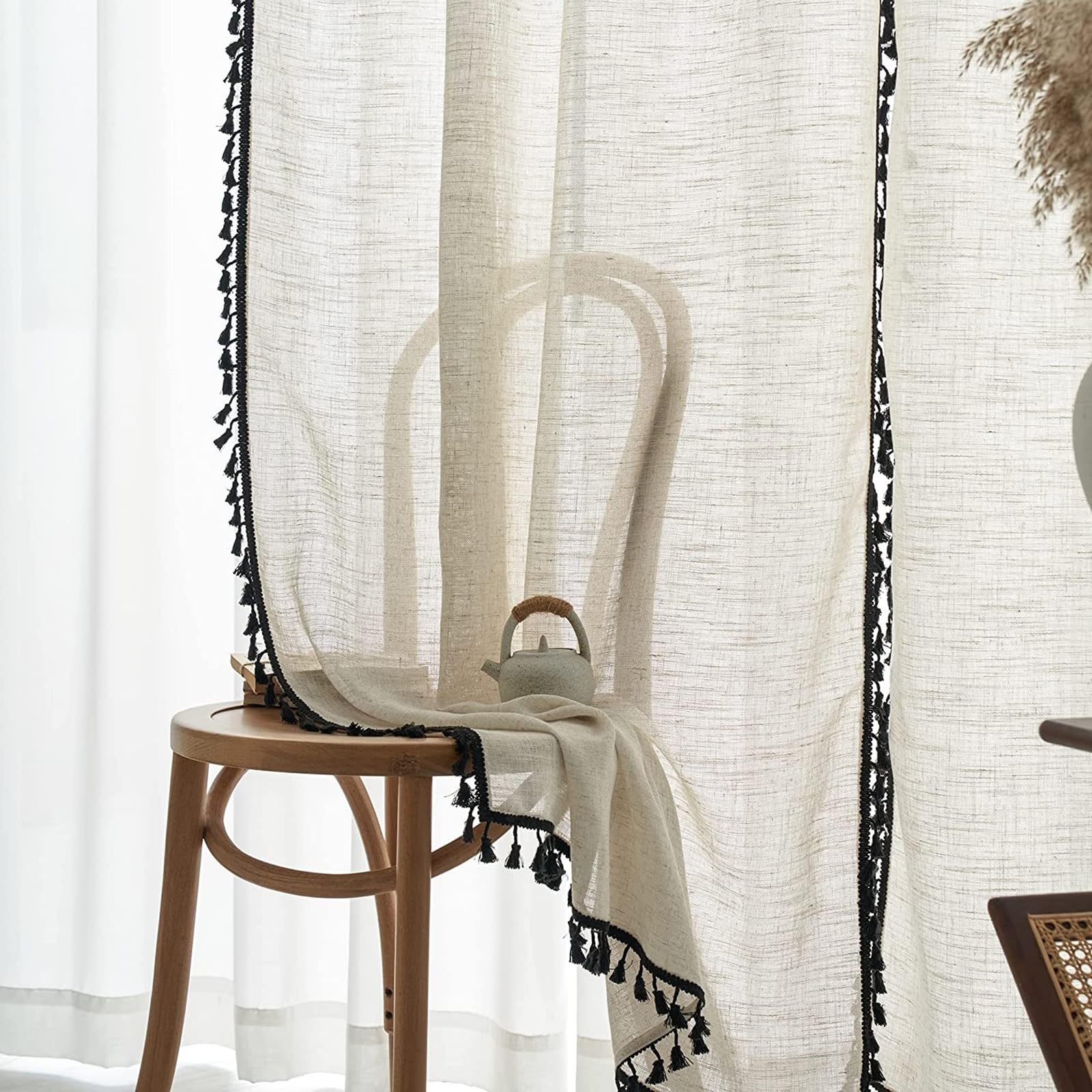 KnSam Visillo de voile, monocolor con borla, beige y negro, visillo para salón, estilo rústico, paquete de 2 unidades, ojales de lino para baño, 90 x 60 cm (alto x ancho)