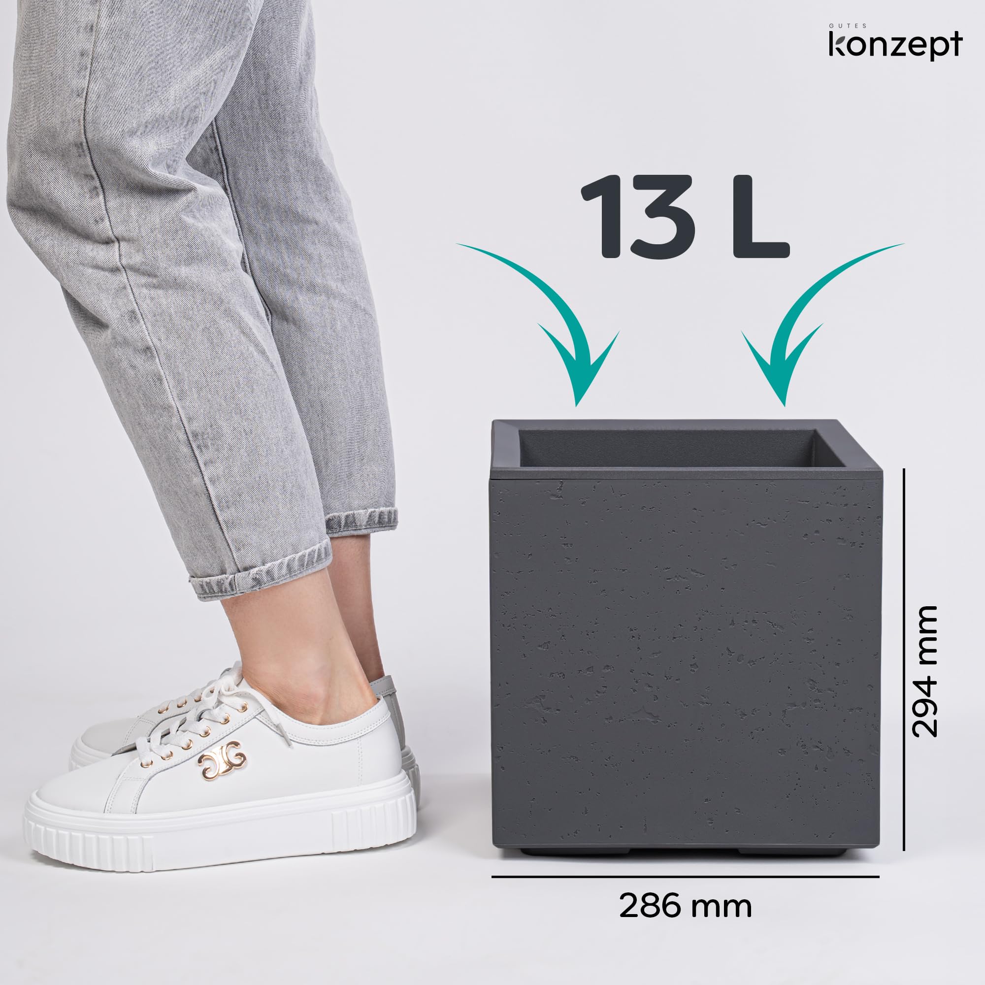 KONZEPT Großer Pflanzkübel auf Rollen, aus 100 % recyceltem Material - 30x30x30cm, für innen und außen, quadratisch, anthrazit in Beton-Optik, mobil – ideal für Garten, Terrasse, Balkon und Wohnräume