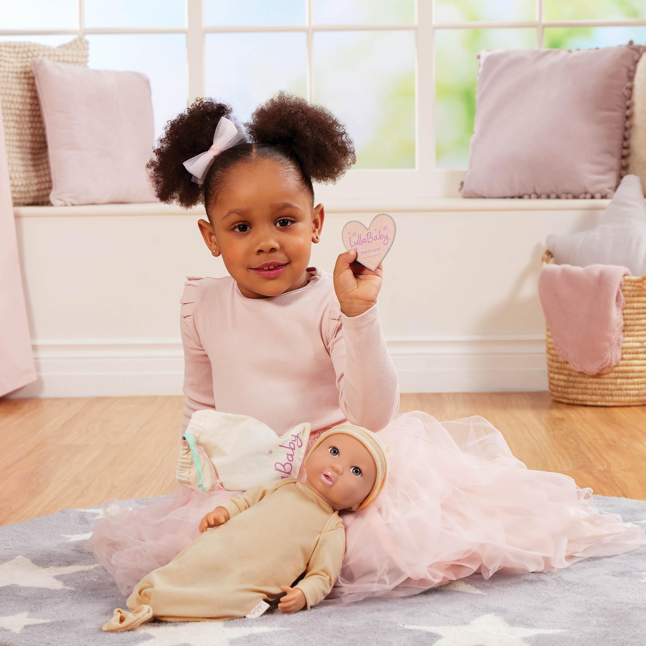 LullaBaby Realistyczna lalka niemowlęca 35 cm - brązowe oczy, porcelanowa skóra i miękkie ciało do przytulania - akcesoria ujawniające płeć chłopca lub dziewczynki - udawaj zabawę przez ponad 2 lata
