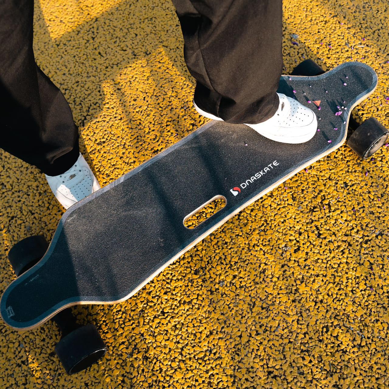 V20 Skateboard électrique avec télécommande, vitesse maximale de 28 km/h, portée de 36 km, moteur moyeu de 1000 W, longboard pour adultes et adolescents