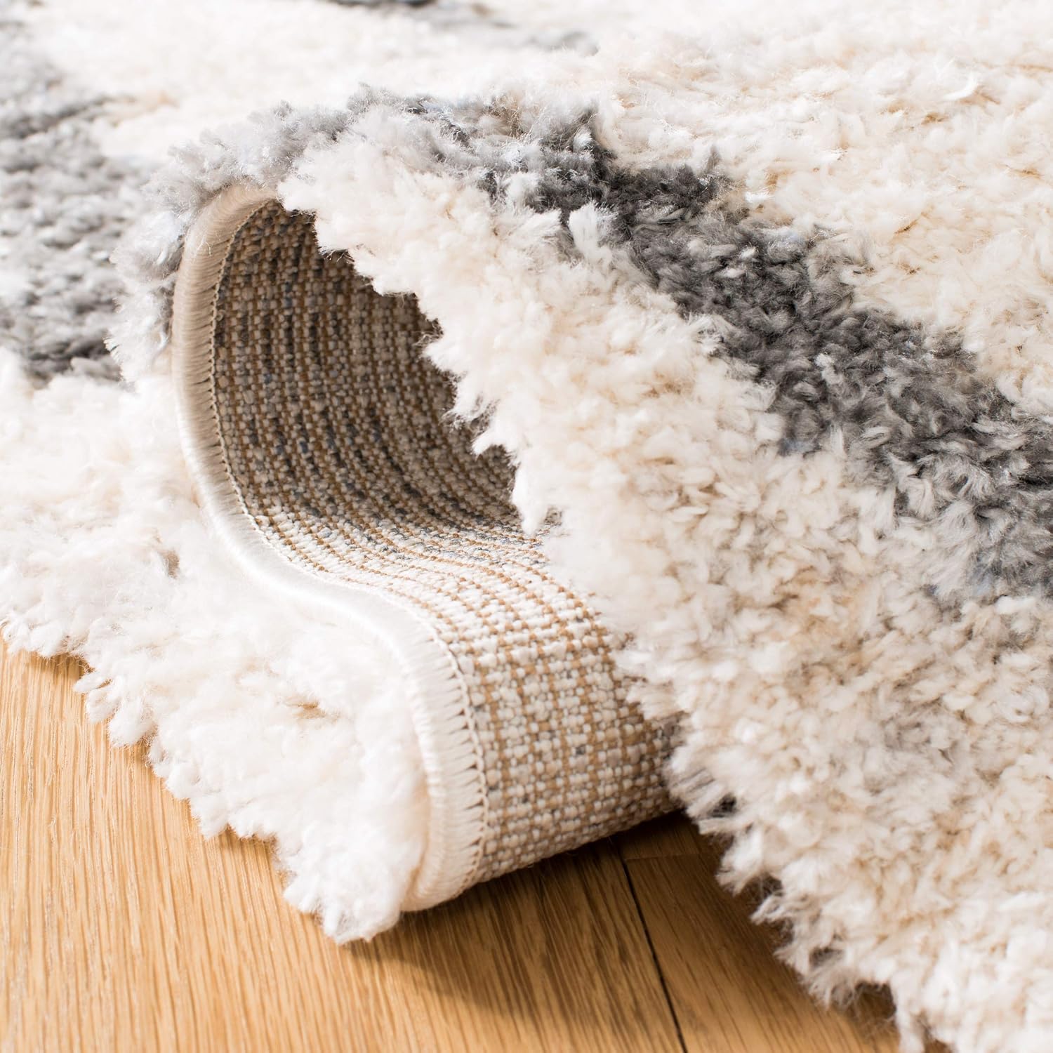 SAFAVIEH Area Rug 8x10 - Berber Fringe Shag Collection - Large - Creme & Black, Moroccan Design, Non-Shedding & Easy Cleaning, Plush Thick Pile, Ideal for Living Room, Bedroom, Dining Space (BFG628B)