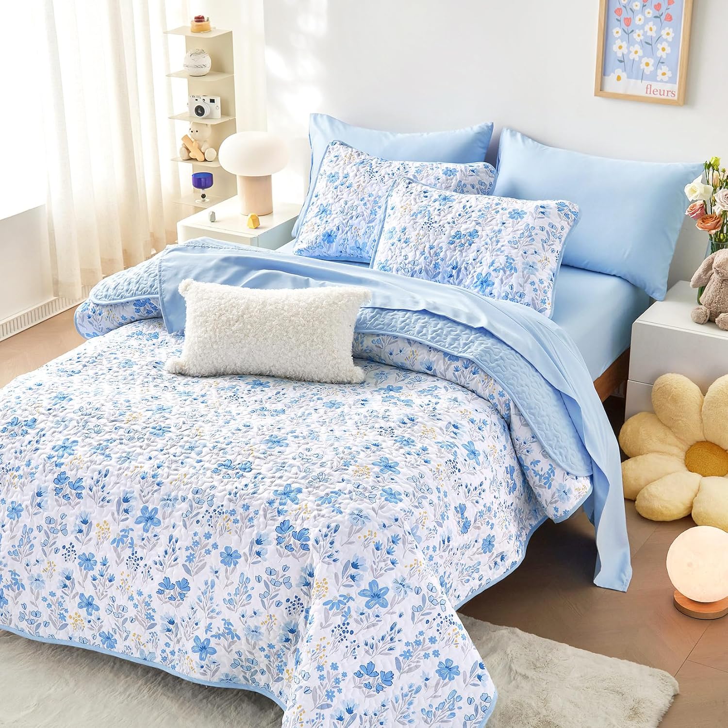 Wake In Cloud - Floral Quilt Set, Coquette Cottagecore Shabby Chic Flower for Women Teen Girls, Reversible Lightweight Bedspread Coverlet, 3 Pieces, Blue White, Twin/Twin XL Size - Image 3