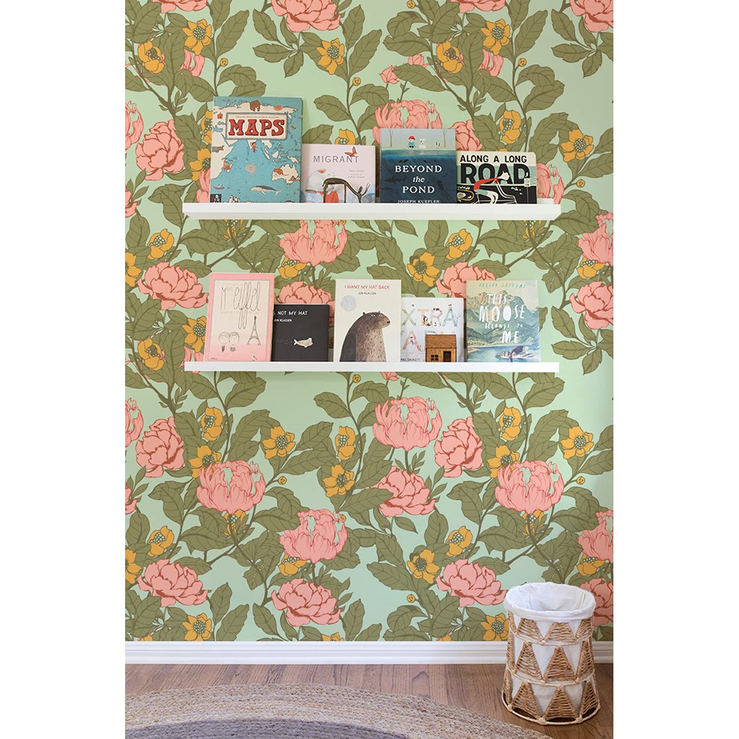 Papier peint de rénovation facile pour cacher un mur abîmé avec des roses