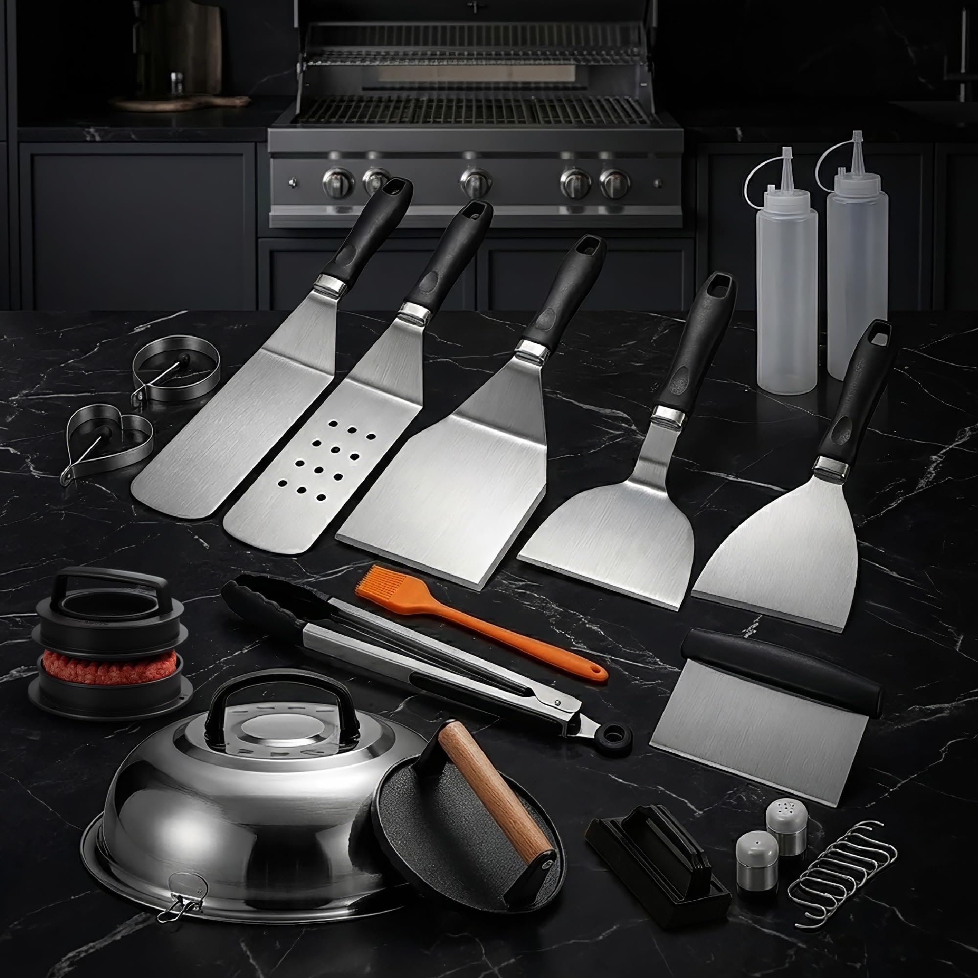 IlGruppone Set Accessori Barbecue Professionale 27 Pezzi Kit Completo BBQ Smash Burger, Pressa Hamburger, Spatole, Pinze, Cloche e Dispenser Salse – Utensili in Acciaio Inox con Borsa Trasporto