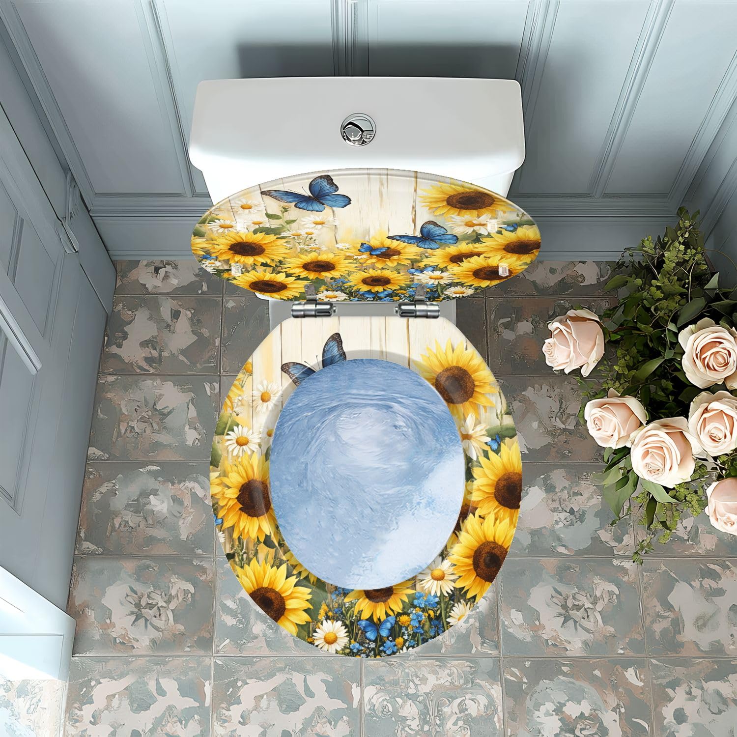 Asiento de inodoro redondo de resina con diseño floral y bisagras de cierre suave y liberación rápida para baño.