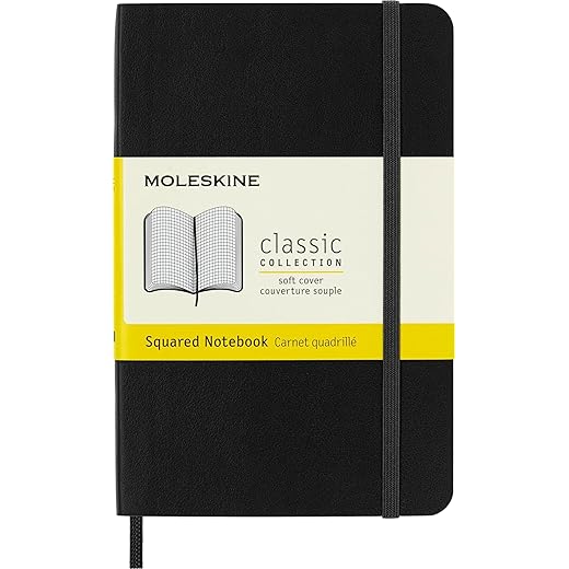 Moleskine - Cuaderno Clásico Pocket Cuadriculado Blando Negro En Oferta Moleskine Cuaderno Clásico Con Hojas Cuadriculadas, Tapa Blanda Y Cierre Elástico, Color Negro, Tamaño Pequeño 9 X 14 Cm, 192 Hojas