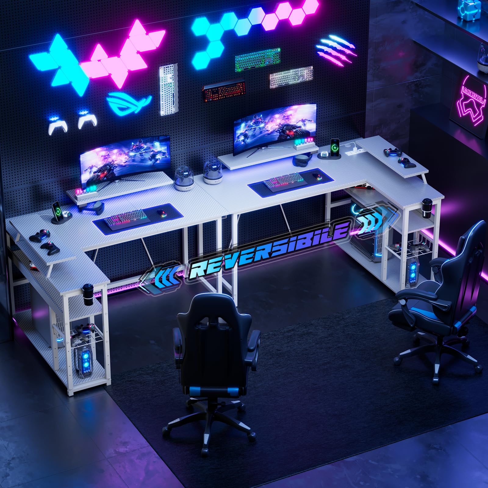 Devoko Scrivania Da Gaming Angolare 140x80 cm Supporto Doppio Monitor, Illuminazione LED, Ripiano Regolabile In Altezza, Finitura Effetto Carbonio, Scrivania PC Gamer Con Scaffali Laterali, Bianco