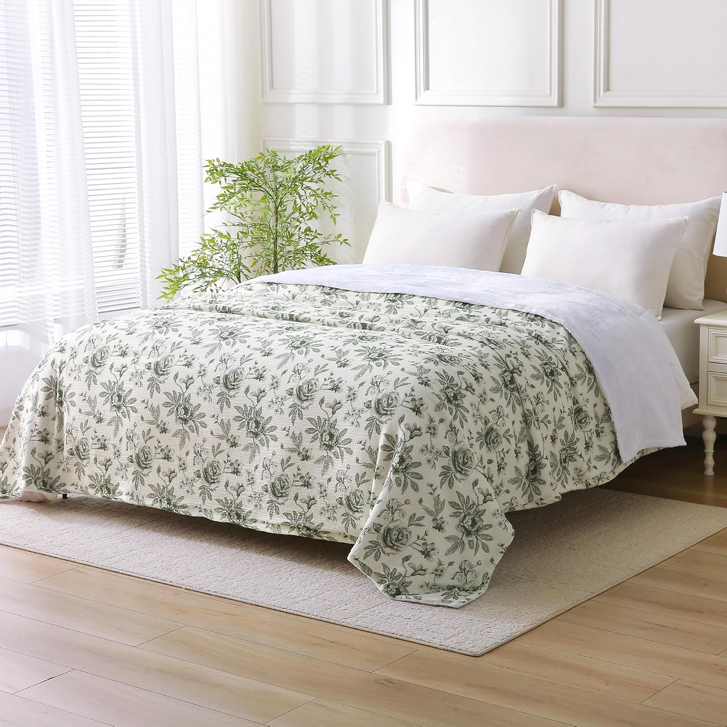 Muslin Blankets for Adults Reversible Throw Fleece & Gauze, Soft Cozy Lightweight Breathable Green Floral Blanket for Bed Couch, Double Layer Muslin Throw Cover 50"x70"