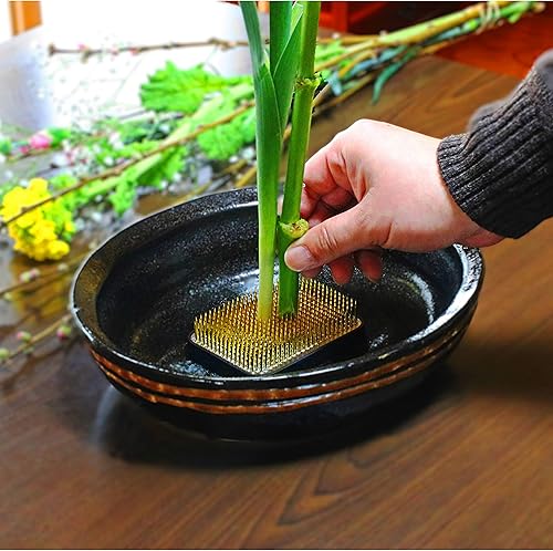 Miniatura 4 de KAKURI Kenzan Flower Frog - Mini cuadrado de 2.6 pulgadas, suministros de arreglos florales japoneses de Ikebana, rana profesional para flores,