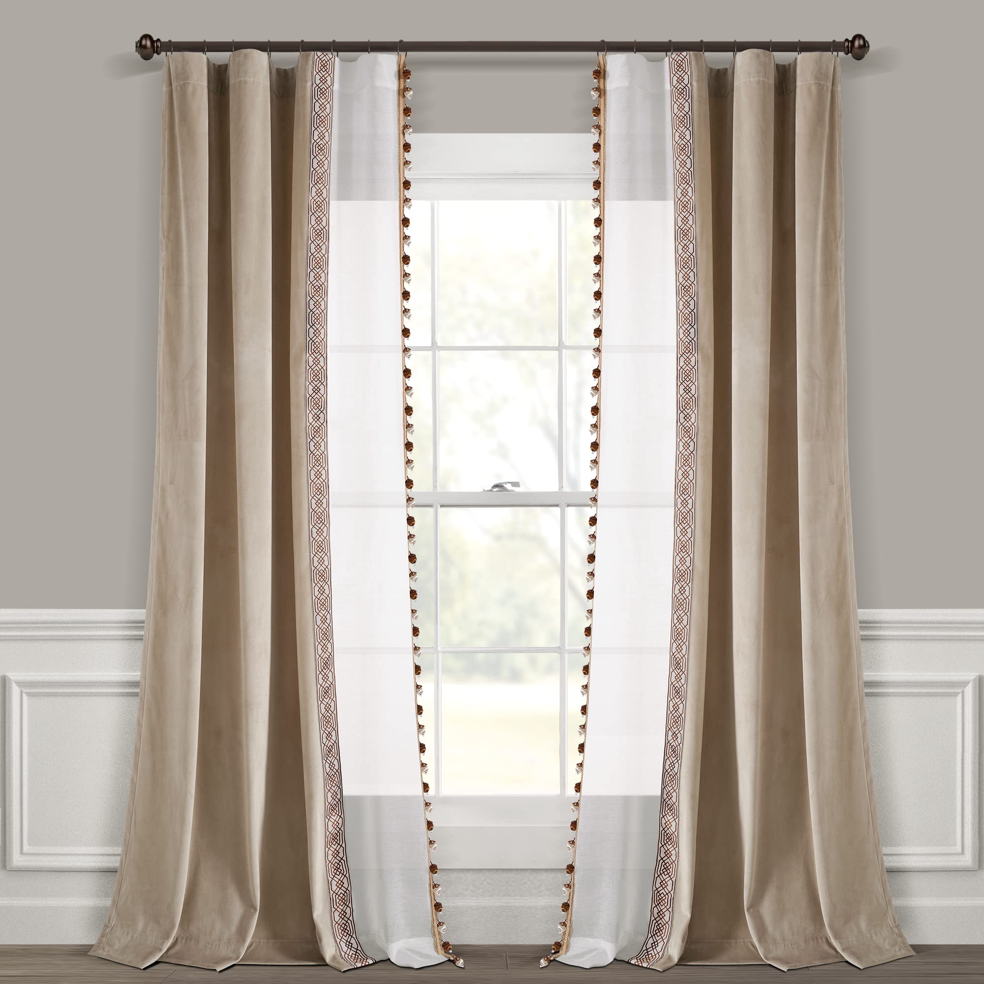 Lush Decor Tenda di lusso vintage in velluto con pompon setoso, tenda da finestra singola avorio, 52 x 84, 83 x 132 cm, colore avorio
