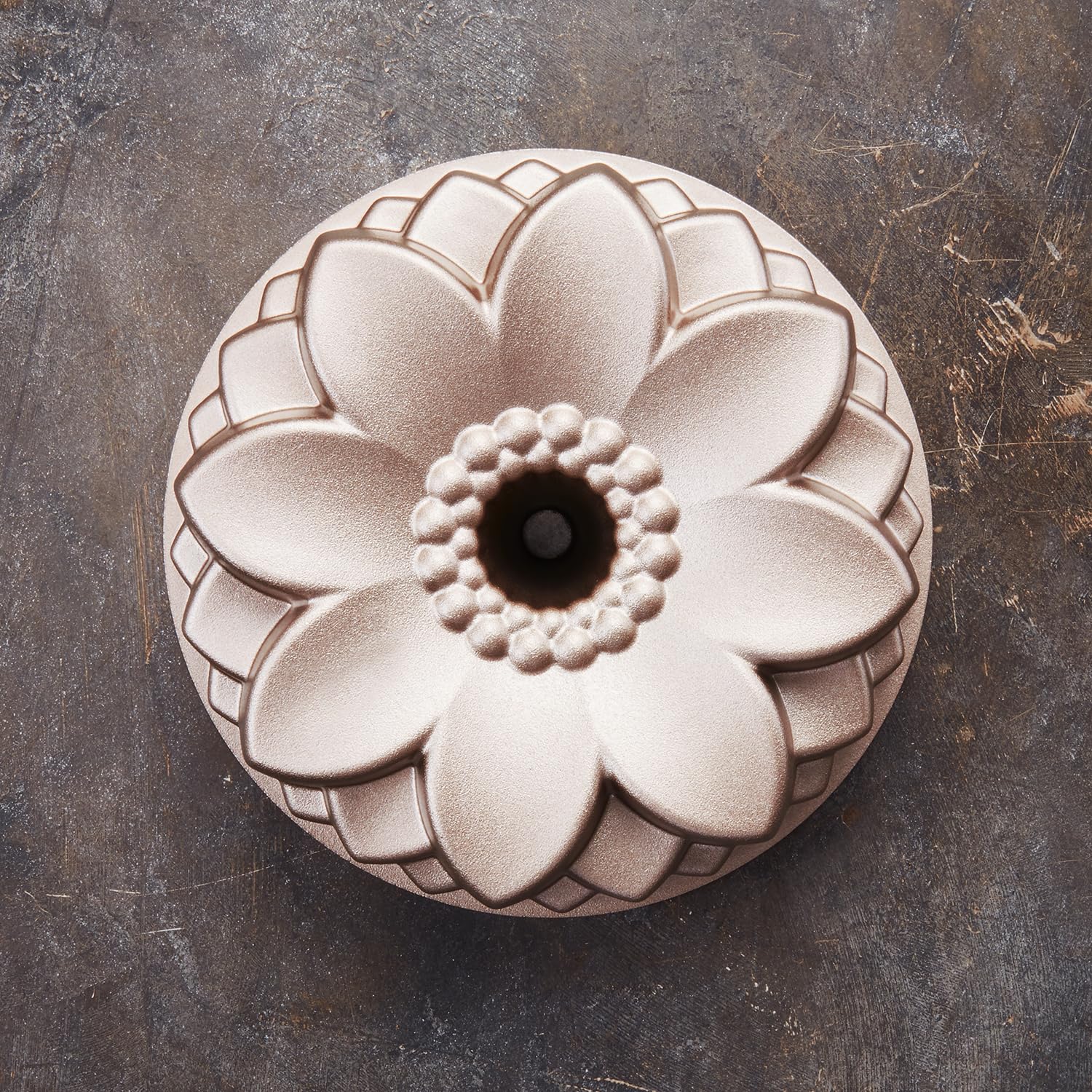 Aluguss-Kuchenform Flora - Birkmann - bronze, Ø 22 cm, 21,6 x 21,6 x 9,5 cm, Aluguss, Blume Motivbackform, Antihaftbeschichtung, Ostern Motivbackform, Backform Blume