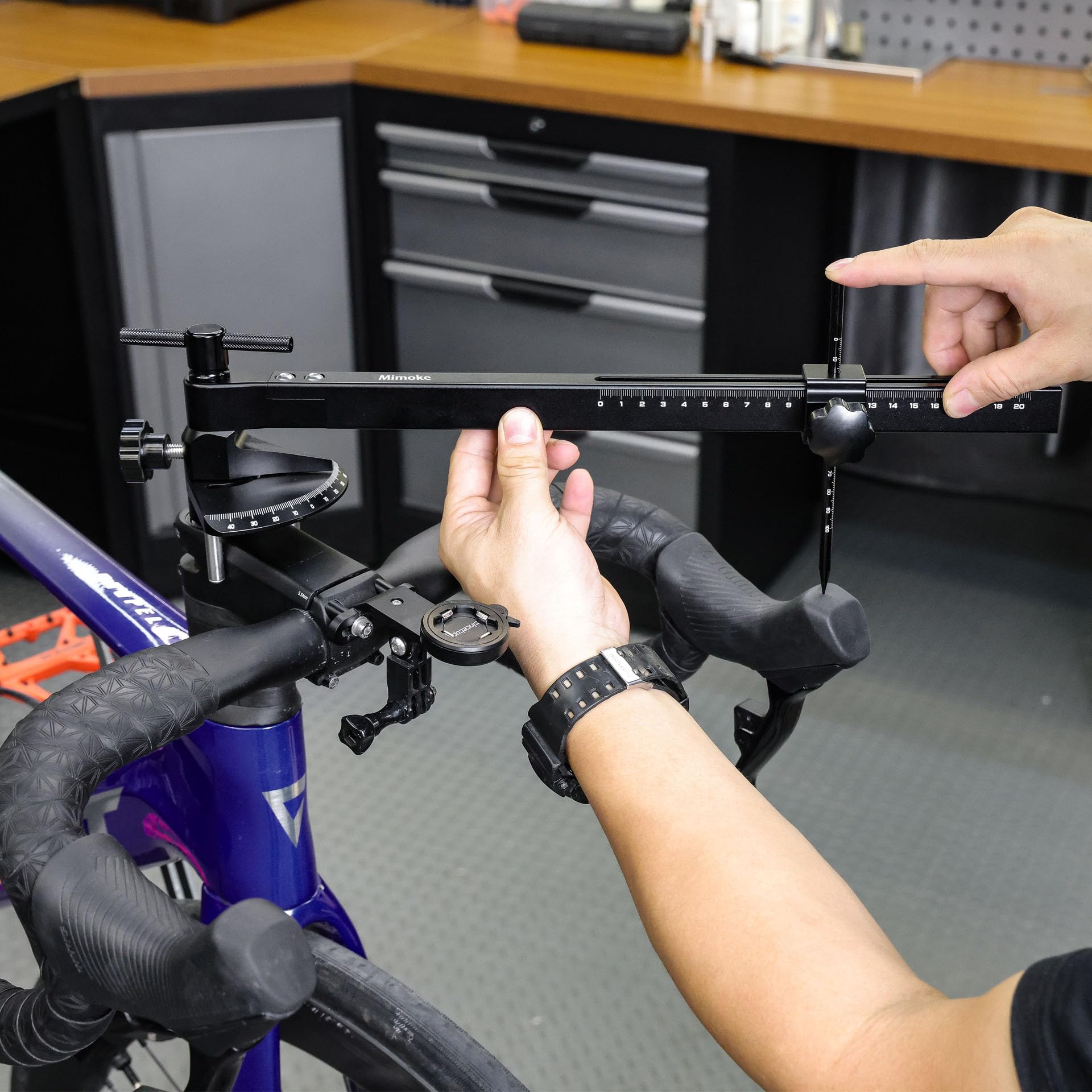 Herramienta Pro Mimoke para Ajuste palancas Freno/Cambio – Medidor ángulo Manillar, aleación Aluminio, Escala láser, Compatible manillares Carretera/Aero 340–460 mm.