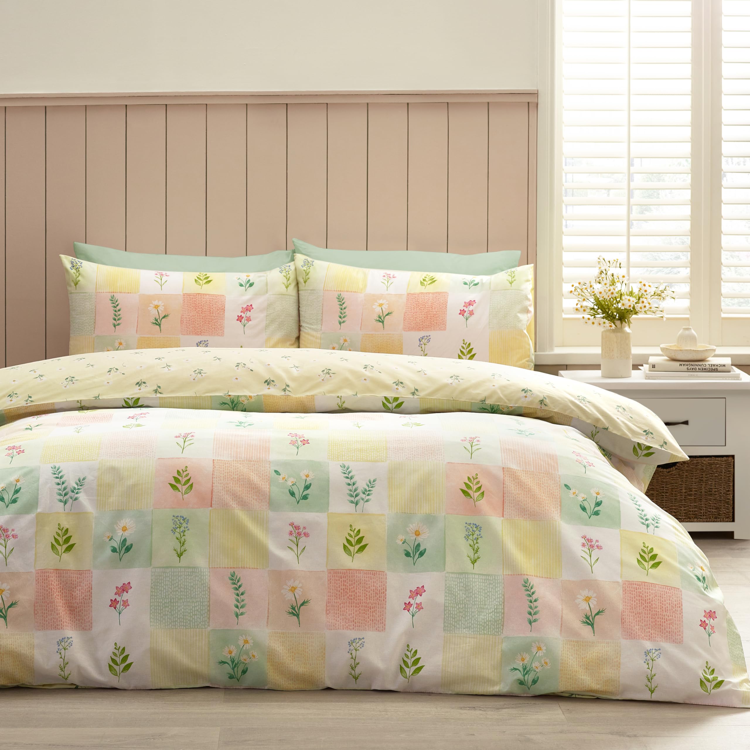 Catherine Lansfield Daisy Patchwork Reversible King Duvet Cover Set with Pillowcases Yellow