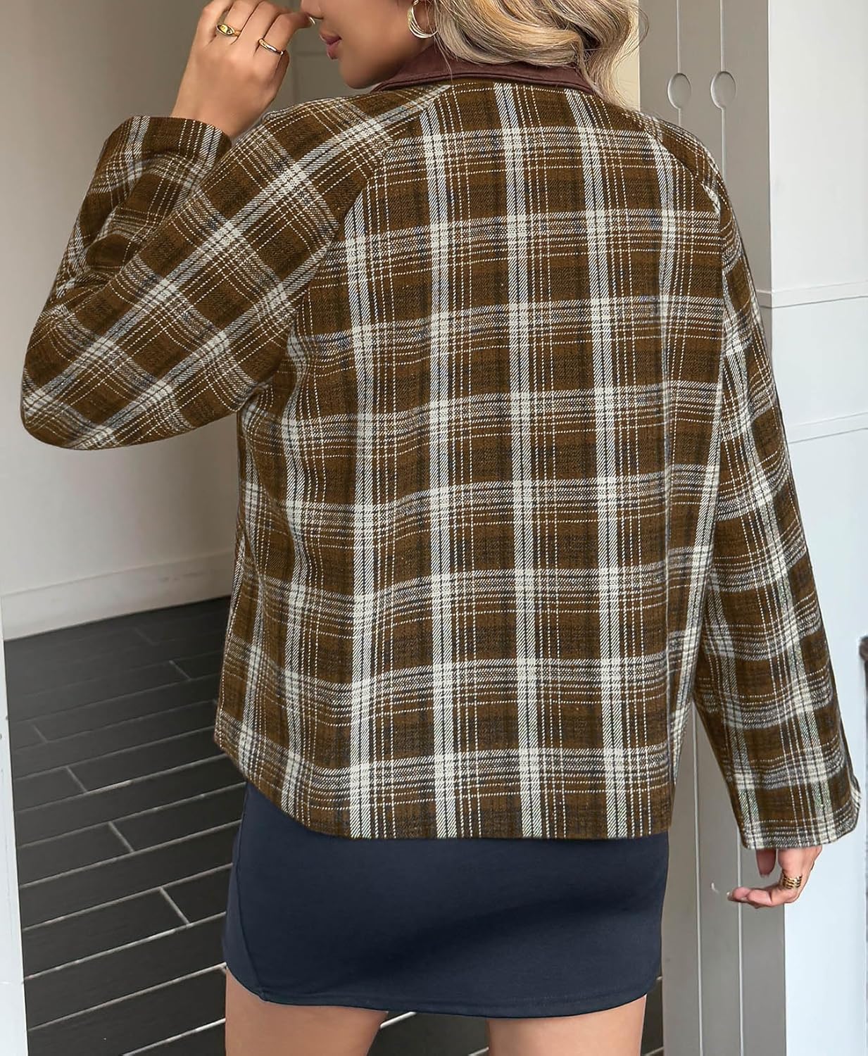 Tankaneo Womens Plaid Cropped Jackets Barn Lightweight Flannel Zip Up Utility Coat Casual Short Jacket with Pockets - Image 3