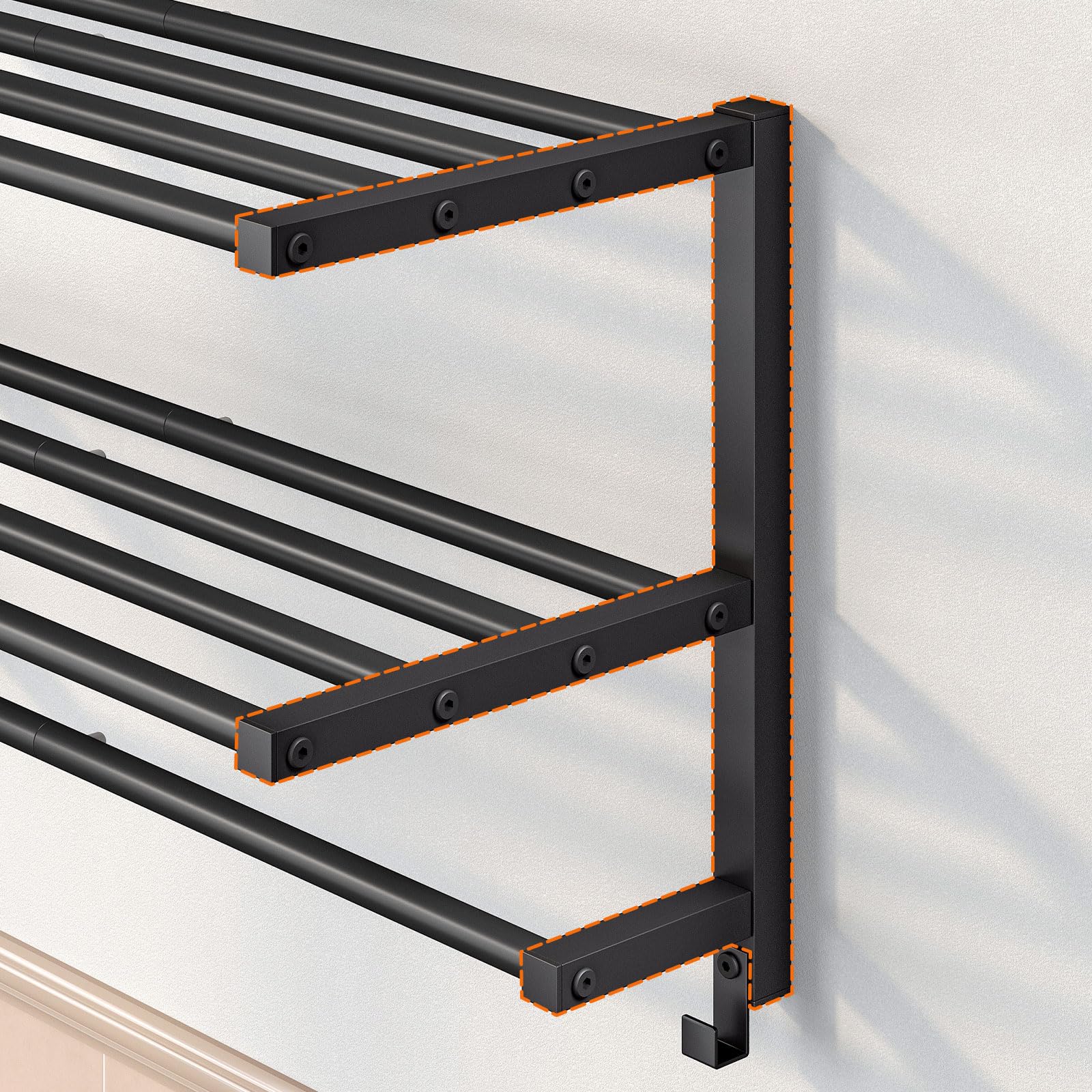 Toallero de Pared de 3 Niveles con Ganchos, Estante Metálico de Baño, para Toallas y Objetos de Aseo, 60,5 x 21,5 x 38,5 cm, Negro EBK08LB01
