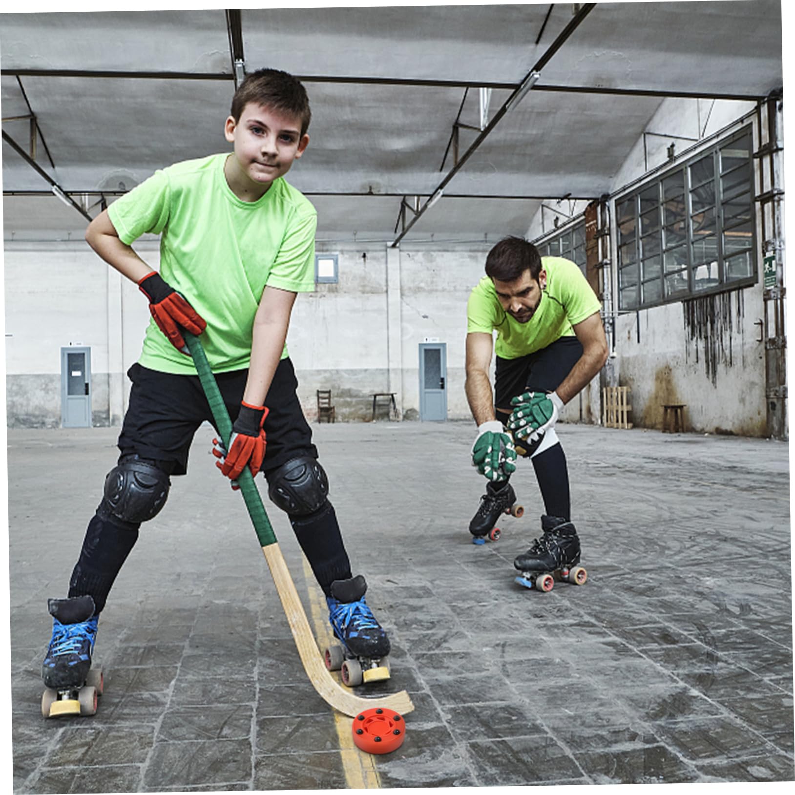 TOYANDONA 2 Discos de Hockey en Línea para Entrenamiento, Pelota de Hockey Callejero Ligera de Nylon y PVC, Alta Velocidad y Estabilidad para Patinaje sobre Concreto Liso
