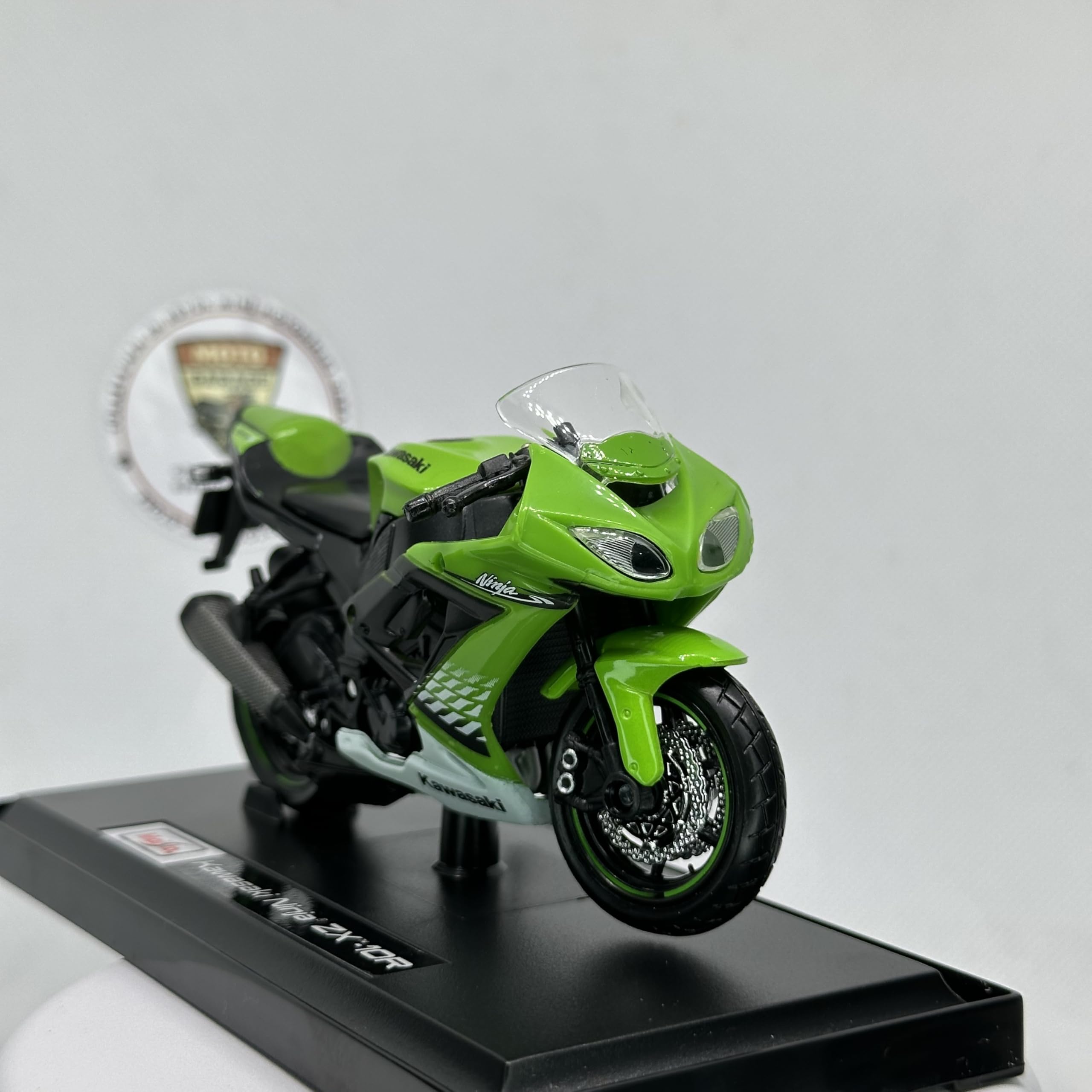 Generic Kawasaki Ninja ZX-10R Diecast Maket, 1:18 Ölçekli Standlı