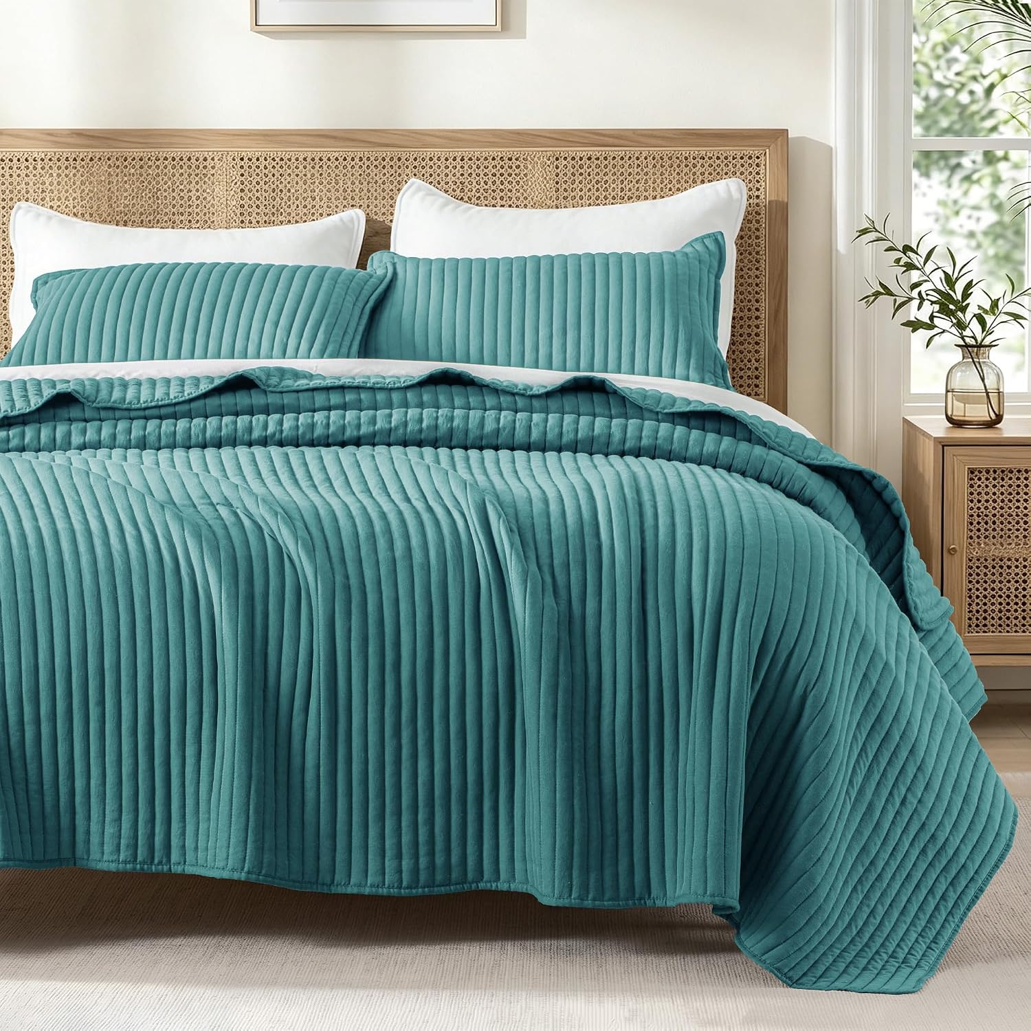 Exclusivo Mezcla King Size Quilt Bedding Set, Lightweight Stripe Quilted Quilts King Size for All Seasons, Soft Microfiber Bedspreads Coverlets Bed Cover (Beige, 104"x96")