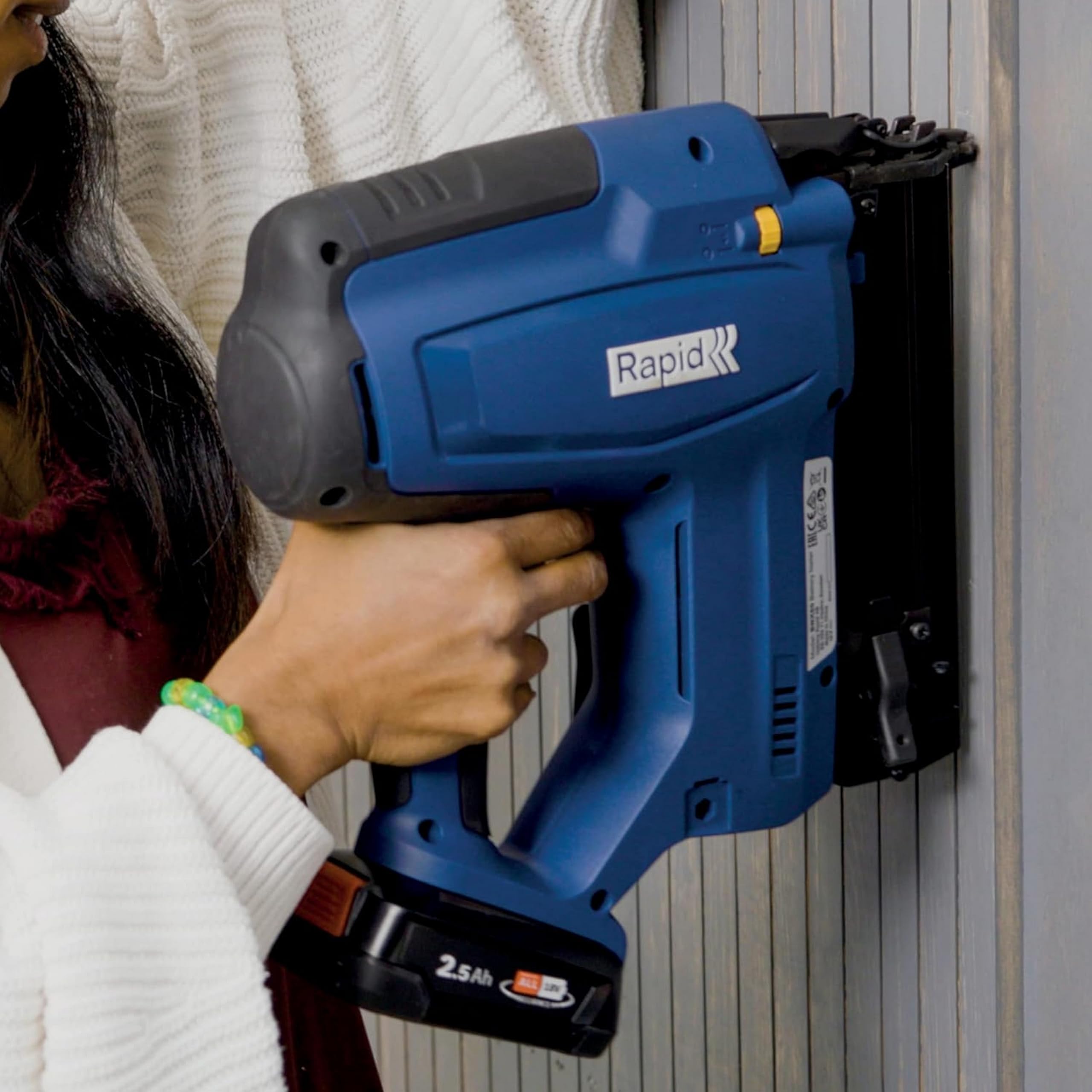 Rapid BNX50 18V Pistola Chiodatrice Alimentata a Batteria con Profondità di Infissione Regolabile, Sparo Singolo o per Contatto, Include Caricabatterie, Batteria 2,5 Ah e Valigetta (5001498)
