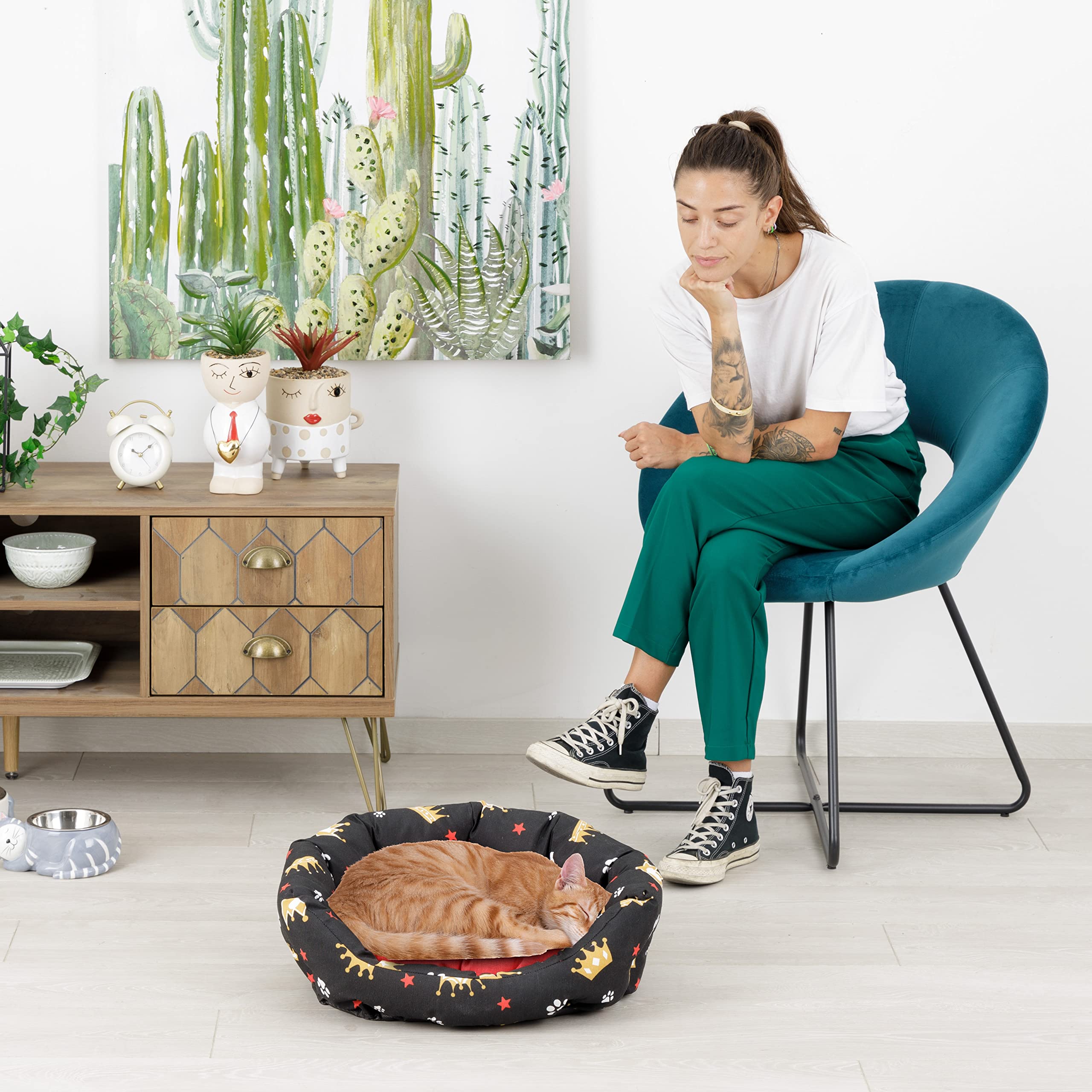 Baroni Home Cuccia per Cane e Gatto in tessuto Taglia, Morbido Divano Ovali, Comodo, per Camera da Letto Salotto Corridoio, Lavabile, 45X55 cm, Rosso e Nero Corone