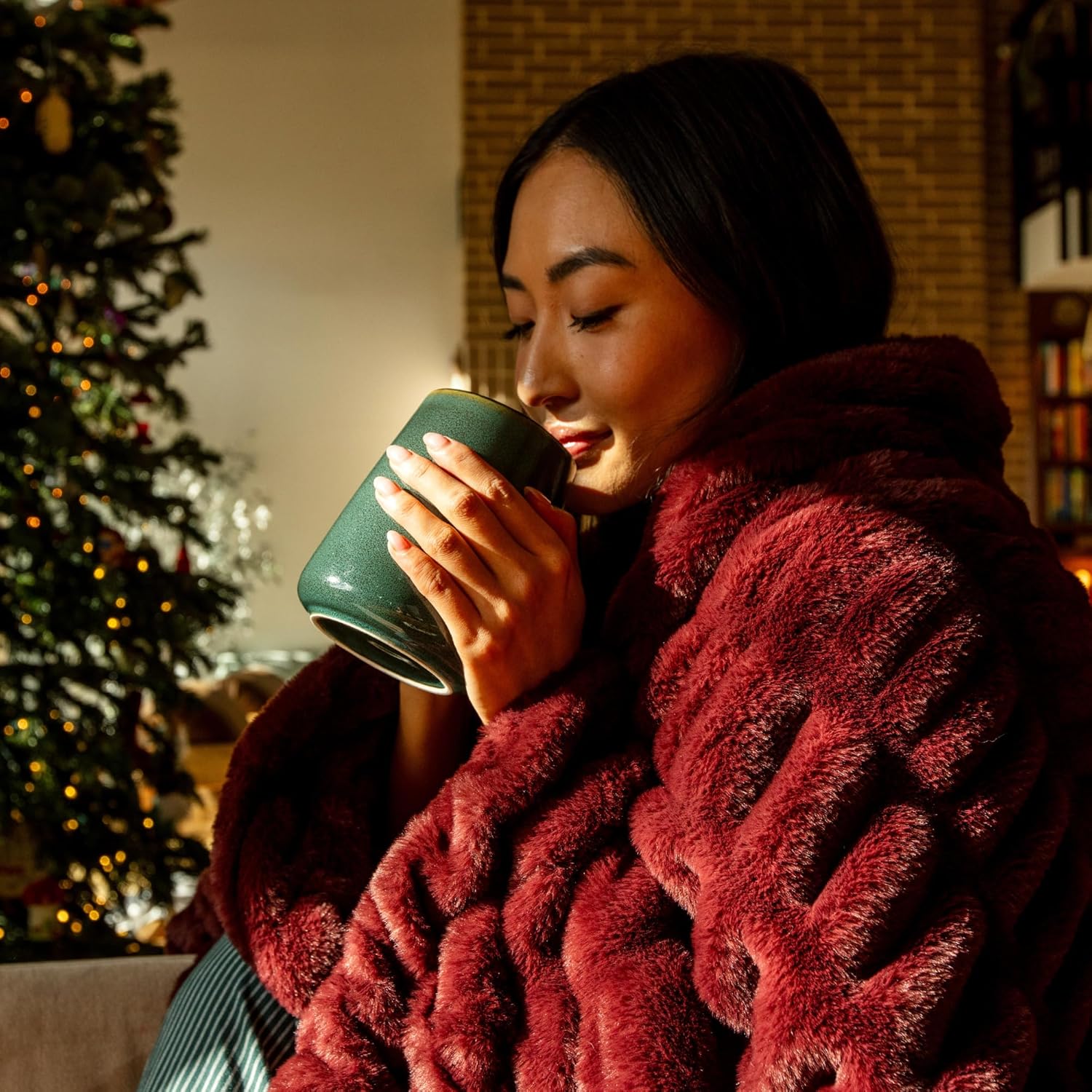 Minky Designs Berry Wine Minky Blanket – Ultra Soft Faux Fur Throw Blanket for Couch, Bed & Home – Fluffy, Warm & Luxurious – Chic Collection (X-Large, 60x84)