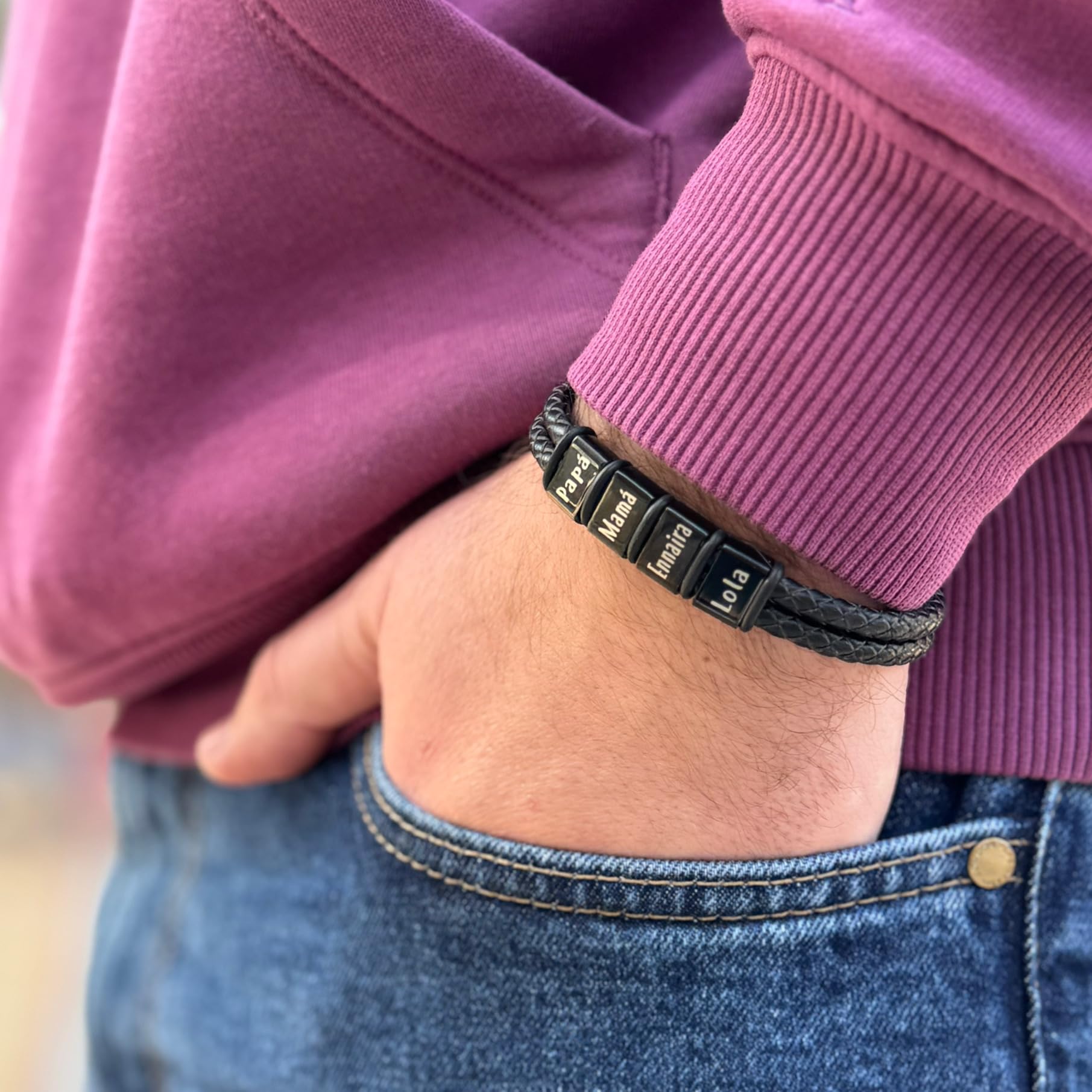 Pulsera personalizada con nombres, totalmente ajustable, fabricada con dos tiras de cuero redondo y acero. MODELO BLACK TITI. Regalos día del padre, regalos San Valentín.