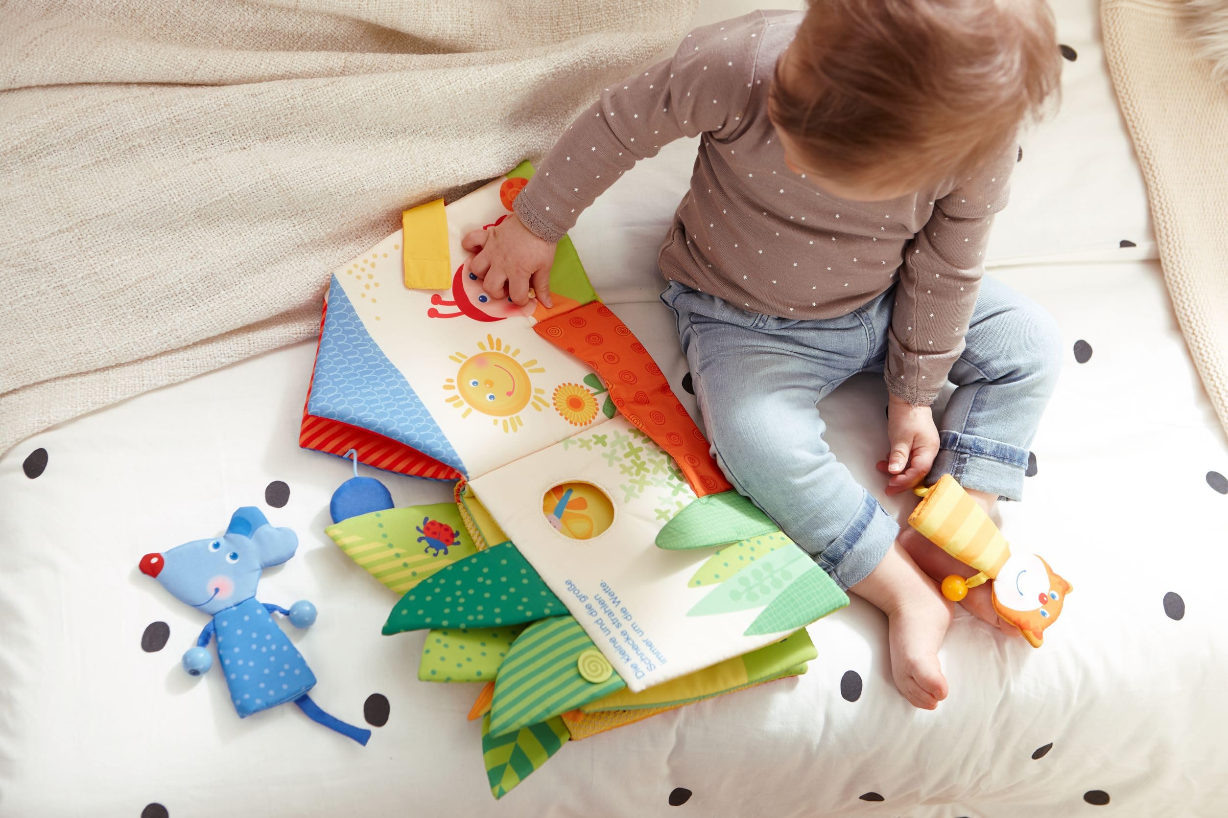HABA Stoffbuch Blätterhäuschen ab 10 Monaten - Baby Spielzeug mit Spiegel & Fühl-Elementen - Kleinkind Fühlbuch & Entdeckerbuch mit Fingerpuppen - Tolles Babygeschenk