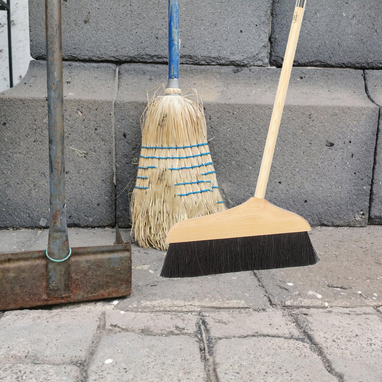 Scopa per Pavimenti in Legno Setole in Crine di Cavallo Morbide, Manico Lungo Affidabile per Pulizia Casa e Bagno, Adatta a Tappeti e Pavimenti