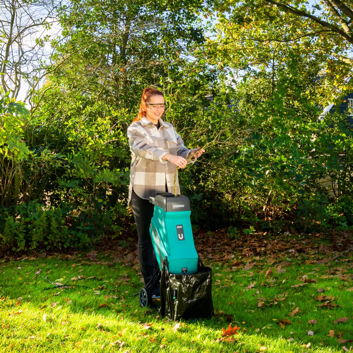 VONROC Trituradora 2500W - Para ramas de hasta Ø45mm - Incluye bolsa de recogida de 45L y palo de empuje