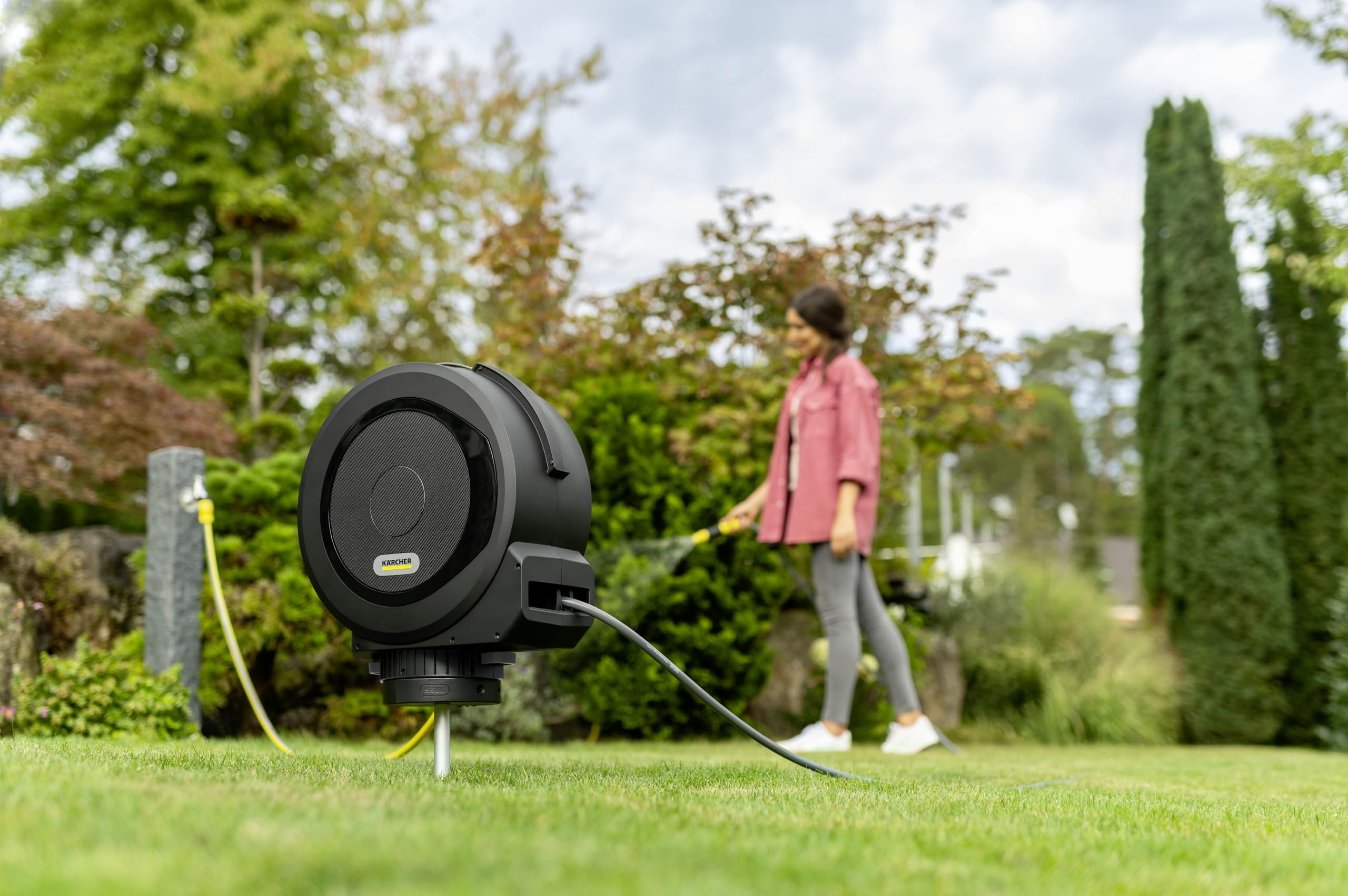 Kärcher Enrouleur de tuyau HBX 5.25 automatique : tuyau de 25 m, tuyau de raccordement : 1,5 m, retour automatique du tuyau, confortable et flexible, noir