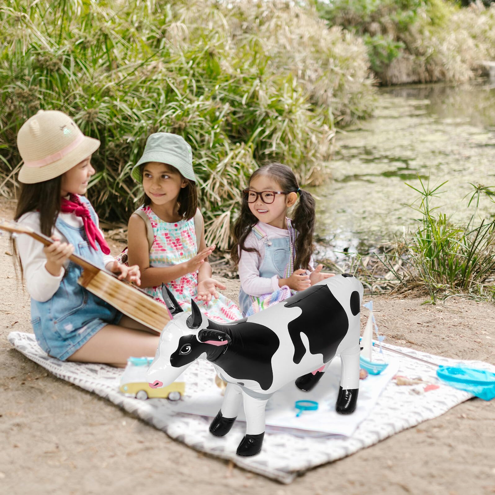 Mucca Gonfiabile Grande 90 Cm Bianca per Feste a Tema Animali da Fattoria, Giocattolo Gonfiabile Sicuro per Adolescenti, Decorazioni Gonfiabili da Giardino per Esterni