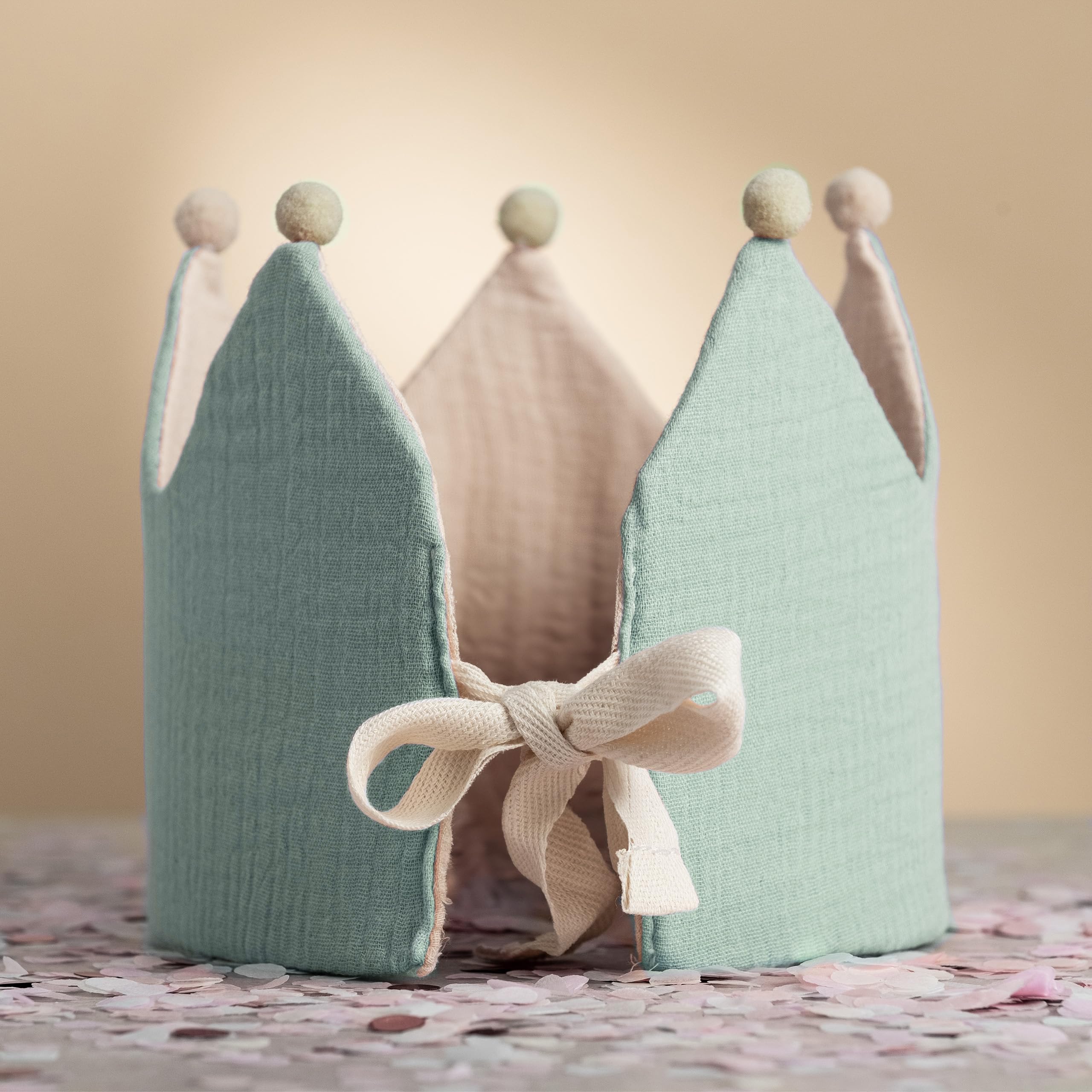 Little Goods Geburtstagskrone inkl. Girlande (Krone und Wimpelkette) für Kinder - wendbare Musselin-Stoffkrone mit Zahlen 0-9 für Jungen, Mädchen in Pastell - Beige und warmen Tönen