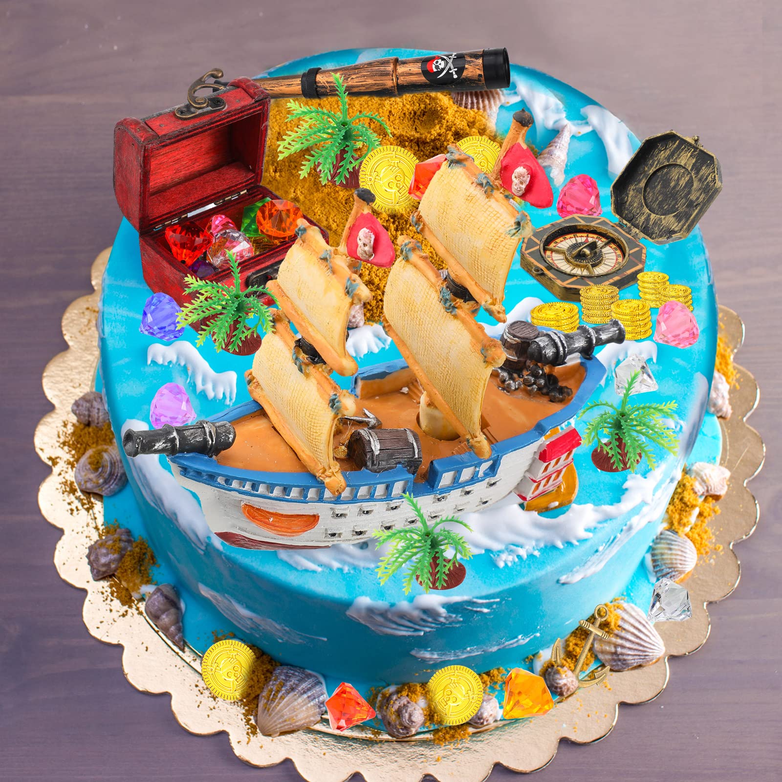 Juego de 32 piezas de decoración para tartas de barco pirata, modelo de velero, monedas doradas y gemas piratas, telescopio pirata, cofre del tesoro, brújula, mini palmera para niños, suministros de