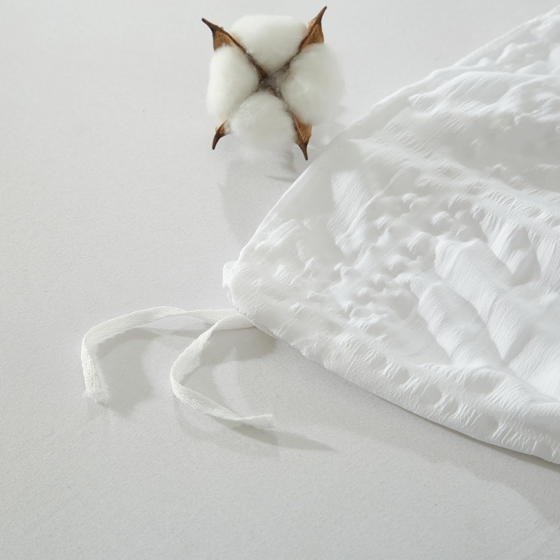 Gezu Seersucker - Funda nórdica de 220 x 240 cm, color blanco gofrado a cuadros estructurados, juego de funda nórdica de microfibra suave con 2 fundas de almohada de 65 x 65 con cremallera