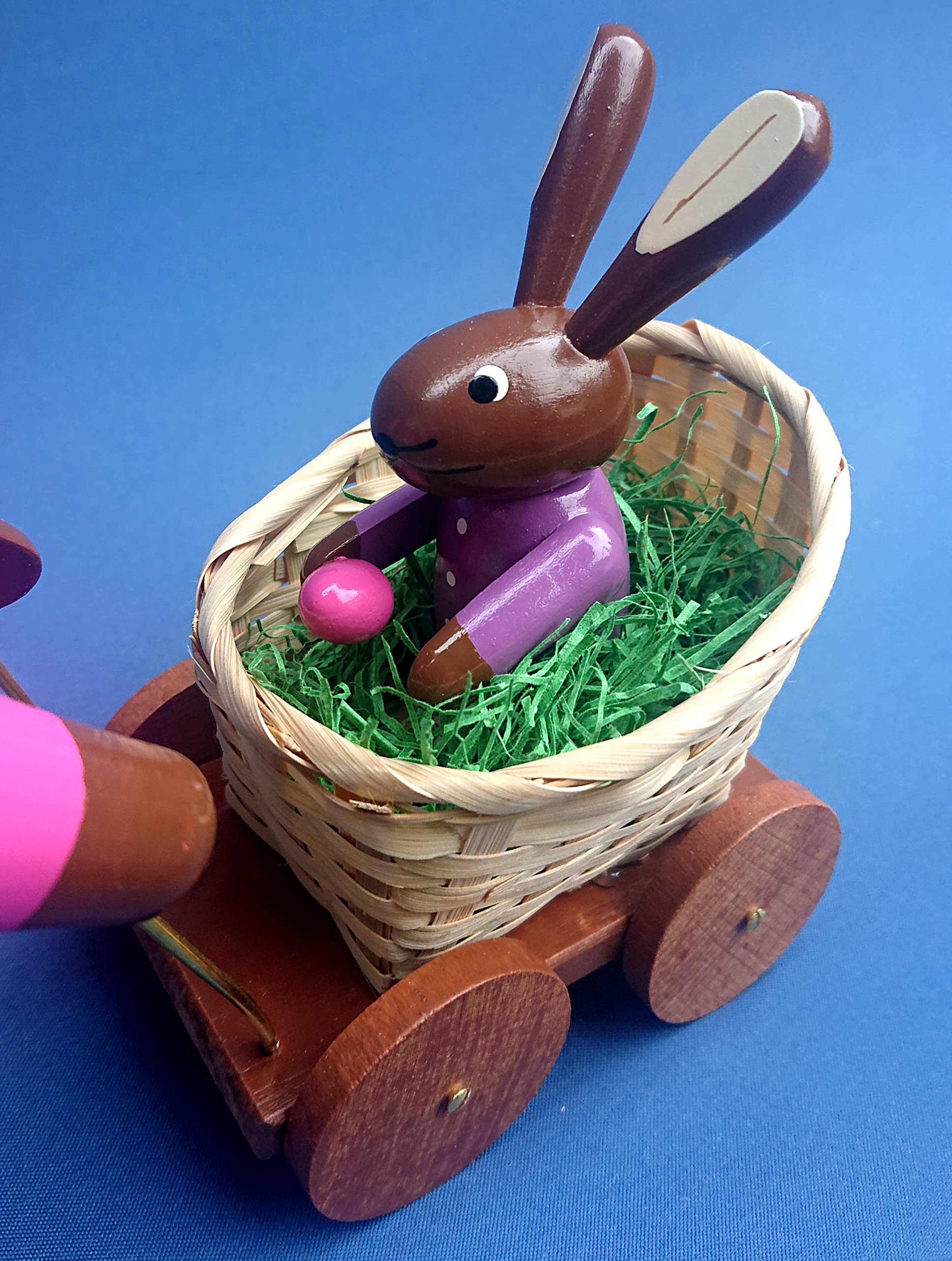 24cm großer Osterhase mit Hasenbaby und Kutsche - Handarbeit aus dem Erzgebirge!