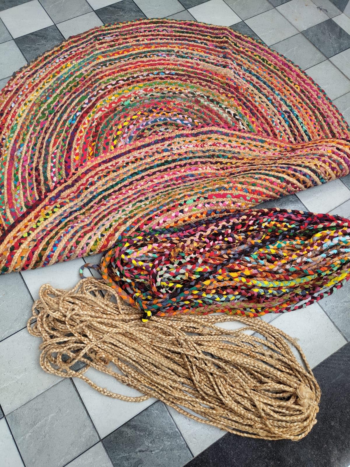 Tapis rond en jute tressé main 330x330 grand tapis salon couloir