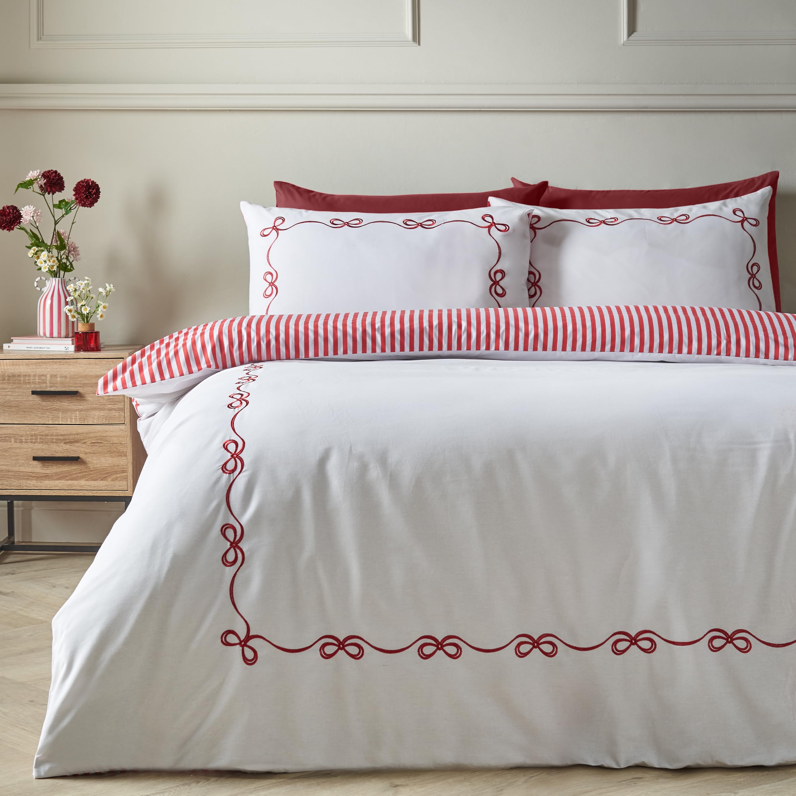 Catherine Lansfield Bow Embroidery Single Duvet Cover Set White/Red