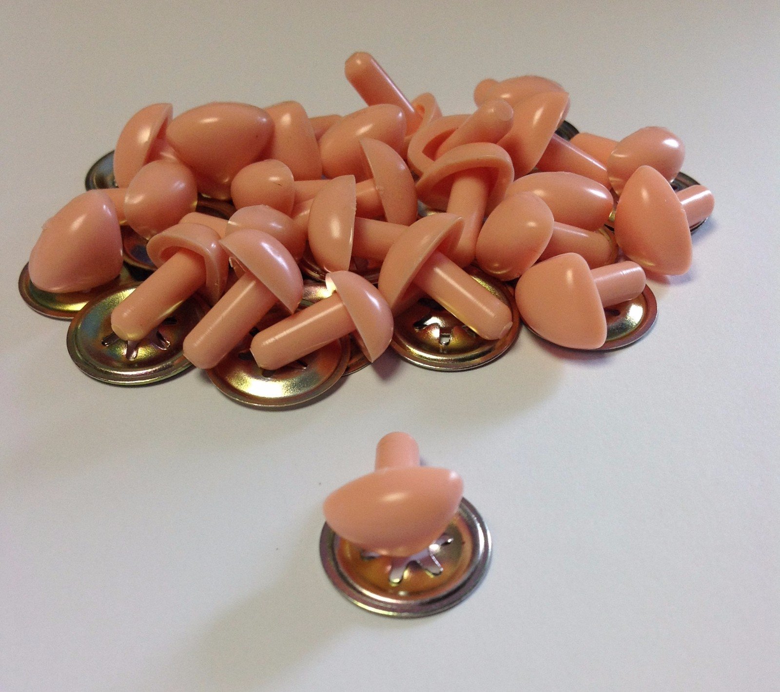 Celloexpress Light Pink Cat/Triangle Nose 18Mm X 13Mm Metal Backs - Teddy Bear & Soft Toy Making Detailed Noses - Pack Of 50