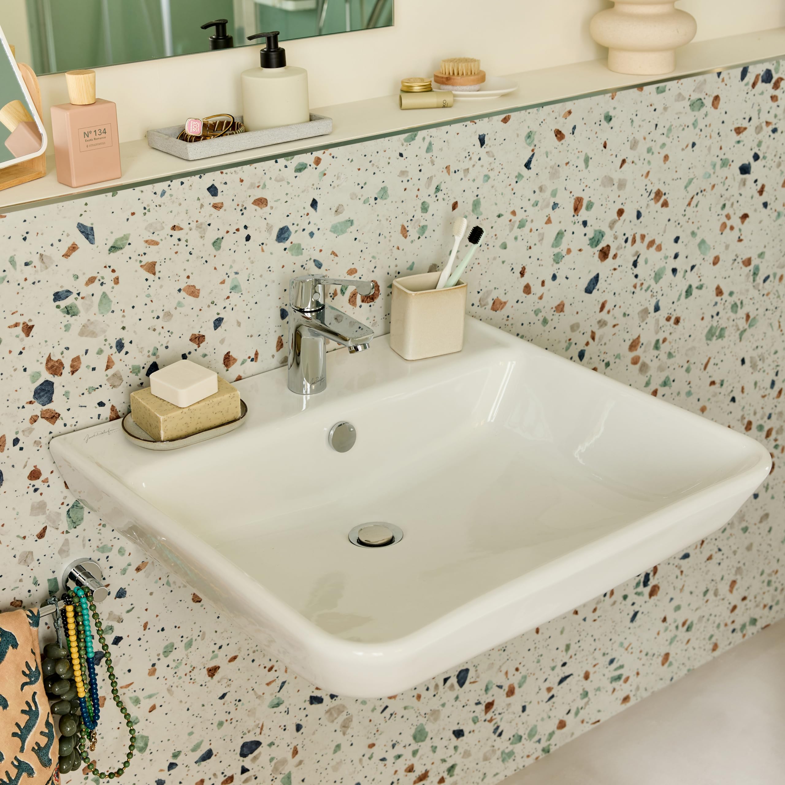 Jacob Delafon Lavabo Struktura 60 cm, Fixation murale, Céramique, Blanc | Céramique recyclée (10%). Lignes géométriques adoucies. Entretien facile