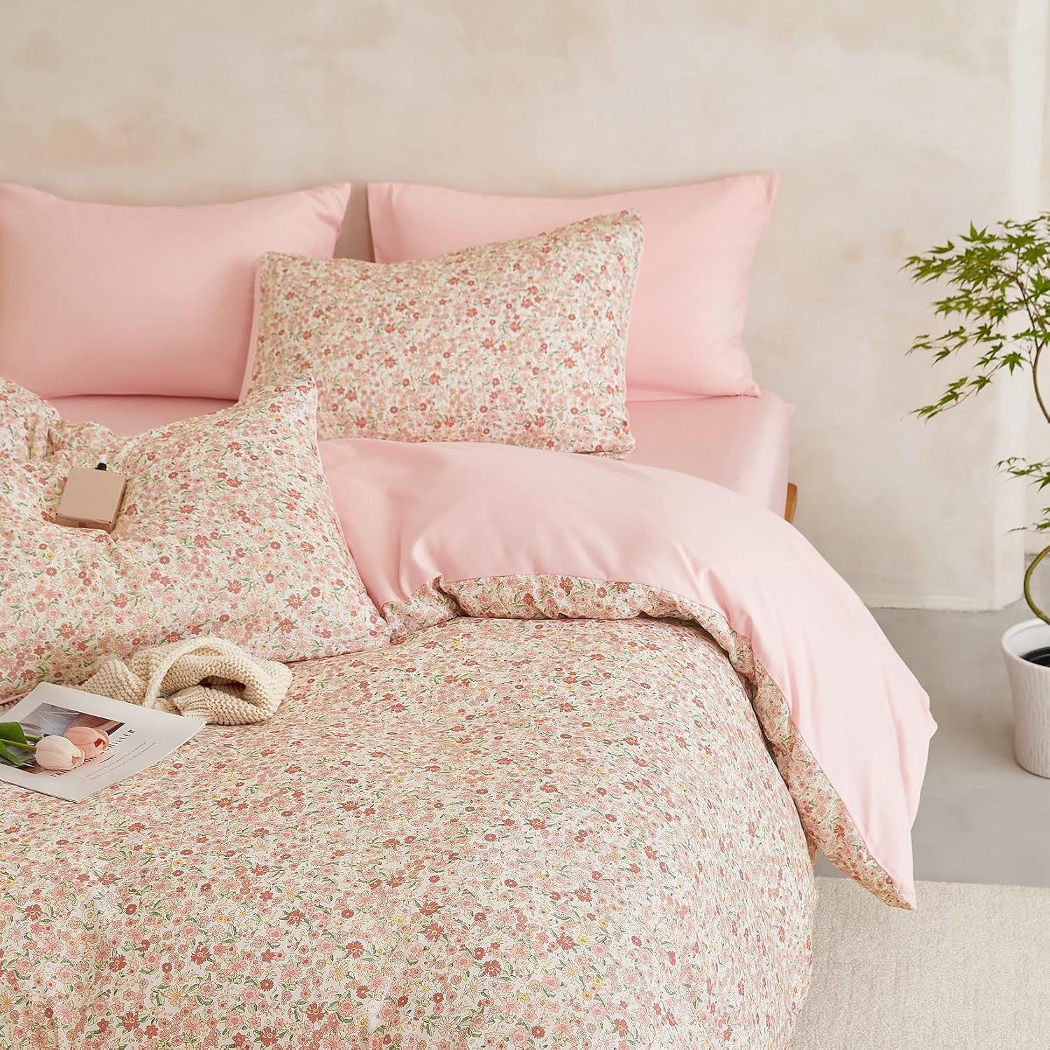 Wake In Cloud - Floral Comforter Set, Cute Vintage Flower Cottagecore Aesthetic for Women Teen Girls, Soft Lightweight Dorm Bedding, 3 Pieces, Cream Pink, Twin/Twin XL Size - Image 5