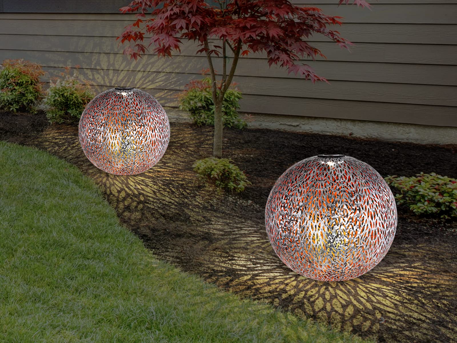 meineWunschleuchte LED Solarkugeln aus Metall im 2er SET - Ø 27cm – effektvolle Lichtspiele durch Ornamente