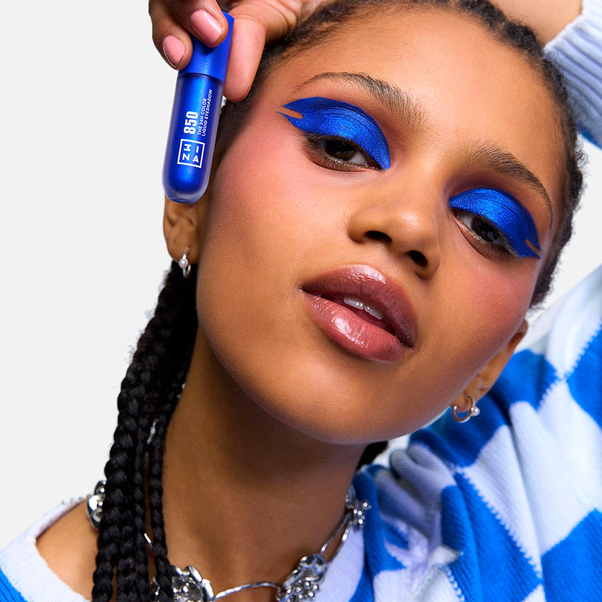 3INA MAKEUP - The 24H Color Liquid Eyeshadow 850 - Elektryczny niebieskiCień do Powiek w Płynie - Długotrwałe noszenie przez 24 godziny - Wodoodporna - Łatwy w użyciu - Vegan - Cruelty Free