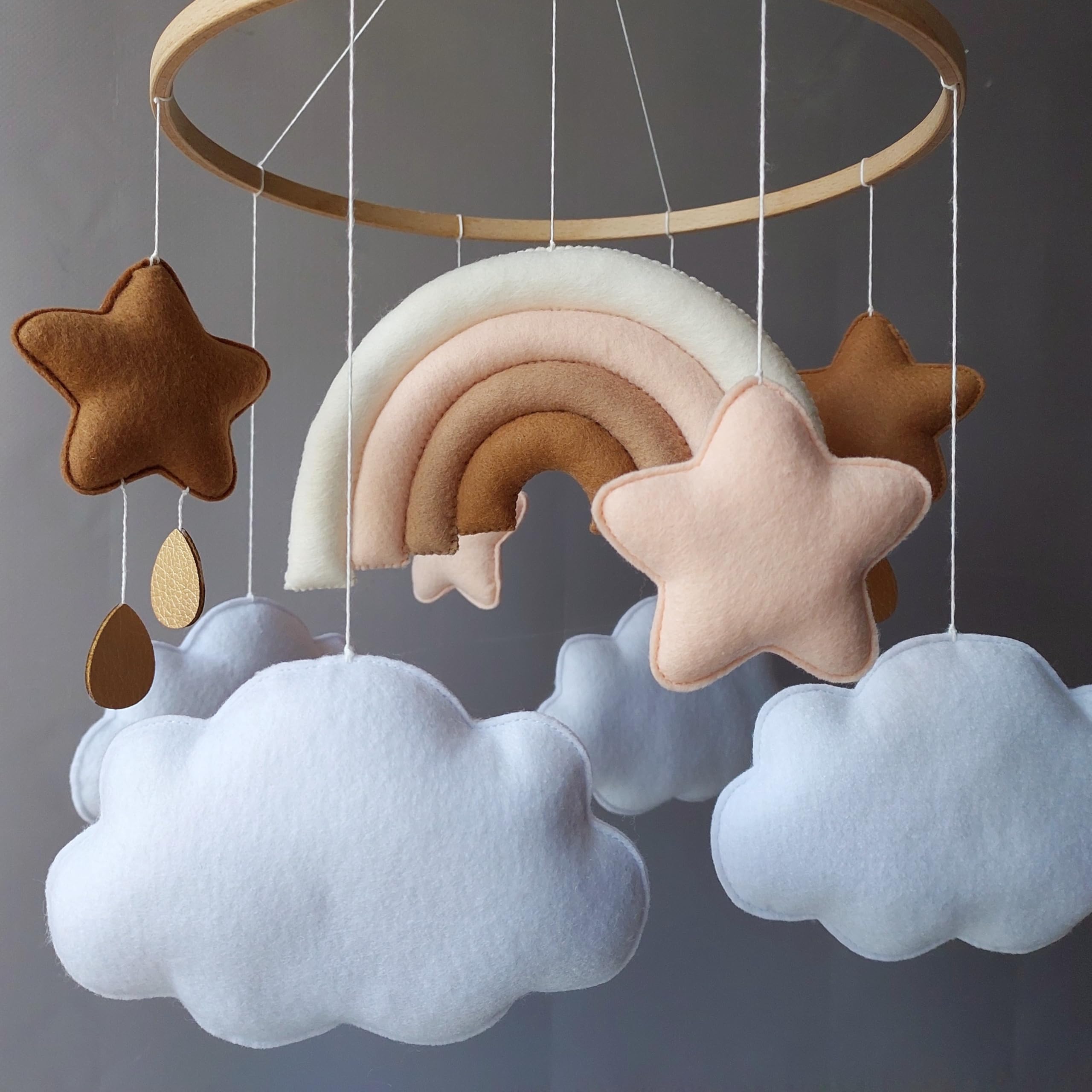 Regenbogen Baby Mobile – Neutrales Filz-Mobile mit Wolken & Sternen – Handgemachte Boho Deko fürs Babyzimmer – Hängemobile fürs Babybett oder die Wiege