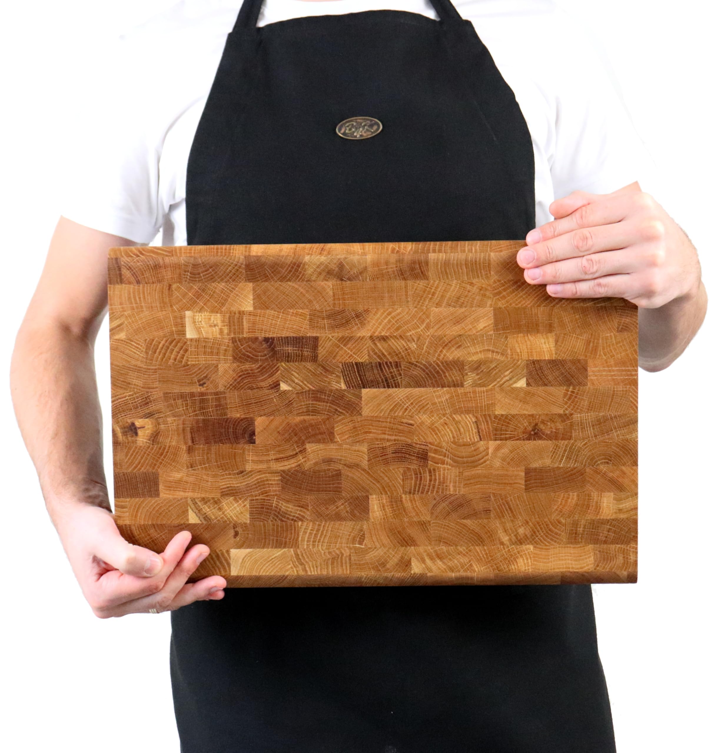B4K® Schneidebrett 45 × 30 cm – Hackblock aus Eichen-Stirnholz mit abgerundeten Kanten – rutschfest mit Silikonfüßen & Griffmulden – ideal für Küche & BBQ