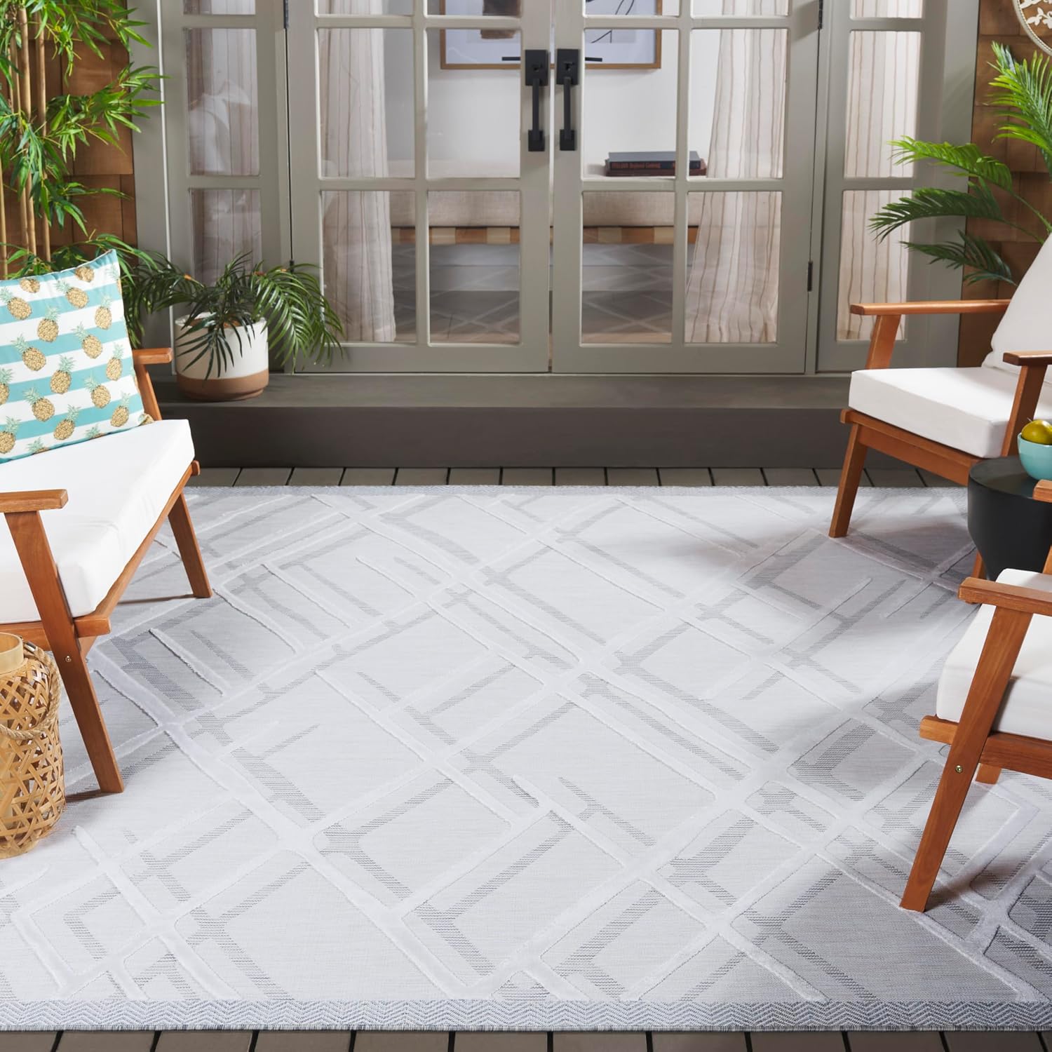 SAFAVIEH Washable Rug Outdoor Cabana Collection - 8' x 10', Ivory & Navy, Non-Shedding & Easy to Clean, Ideal for Patio, Backyard, Mudroom (CBN416N)